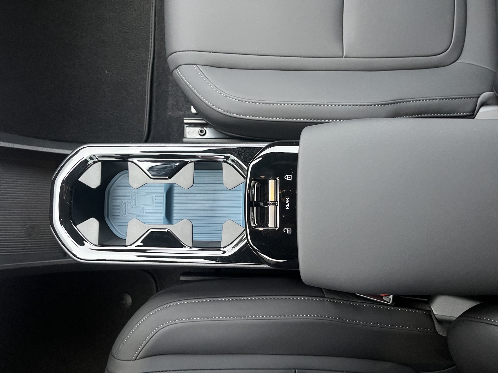VOLVO EX30 E60 Core-image-16
