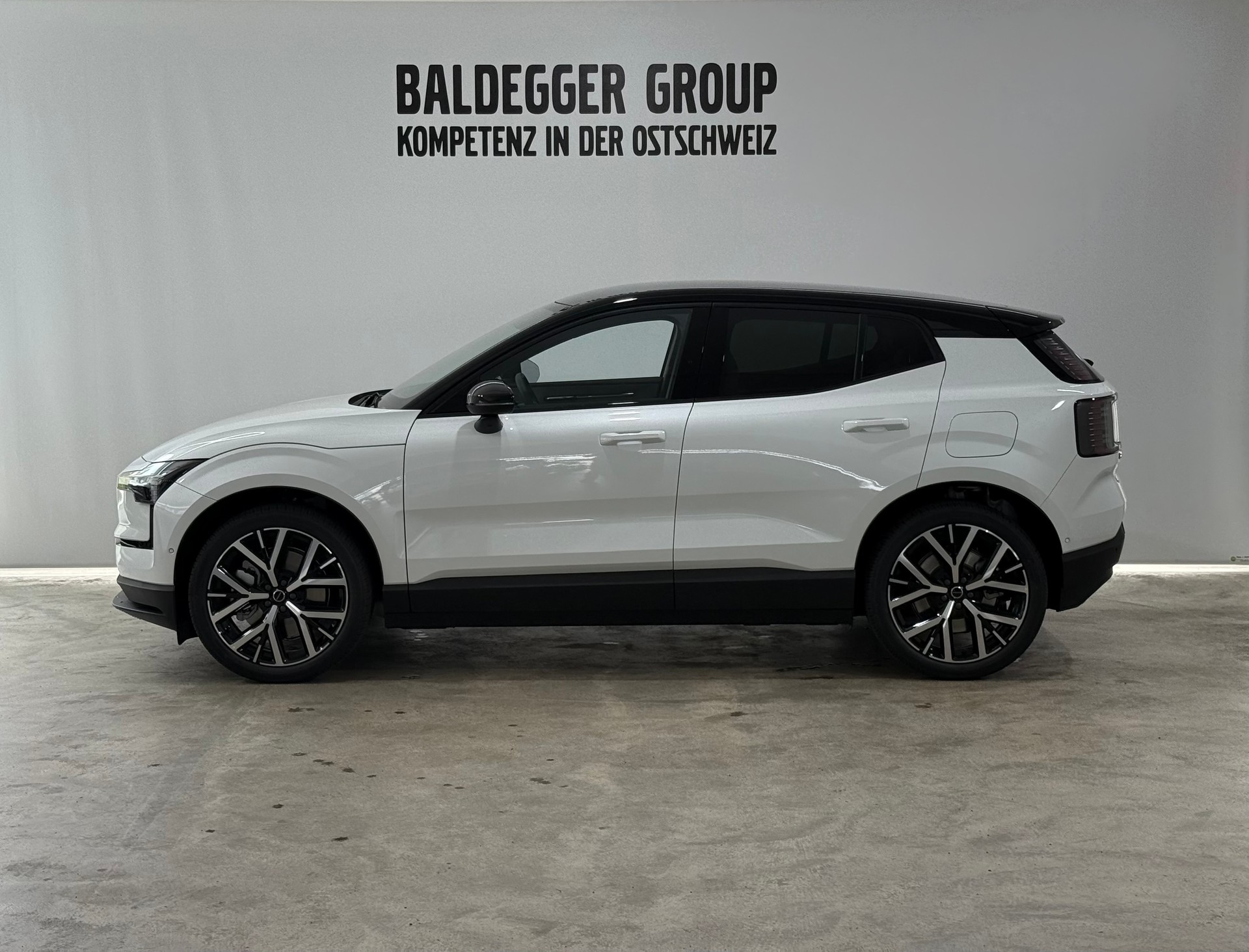 VOLVO EX 30 E60 Twin Ultra Performanc-image-1