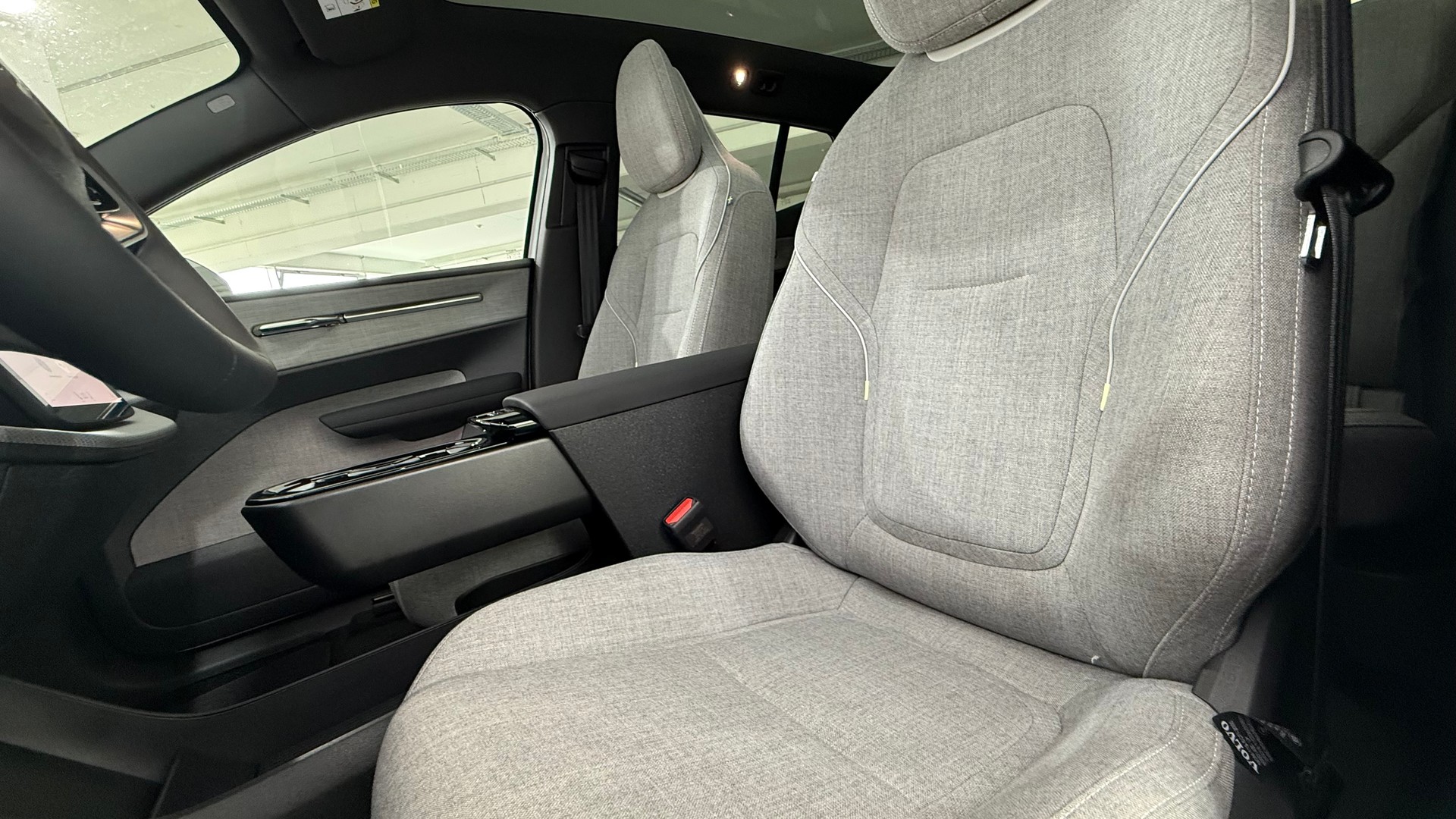 VOLVO EX 30 E60 Twin Ultra Performanc-image-10