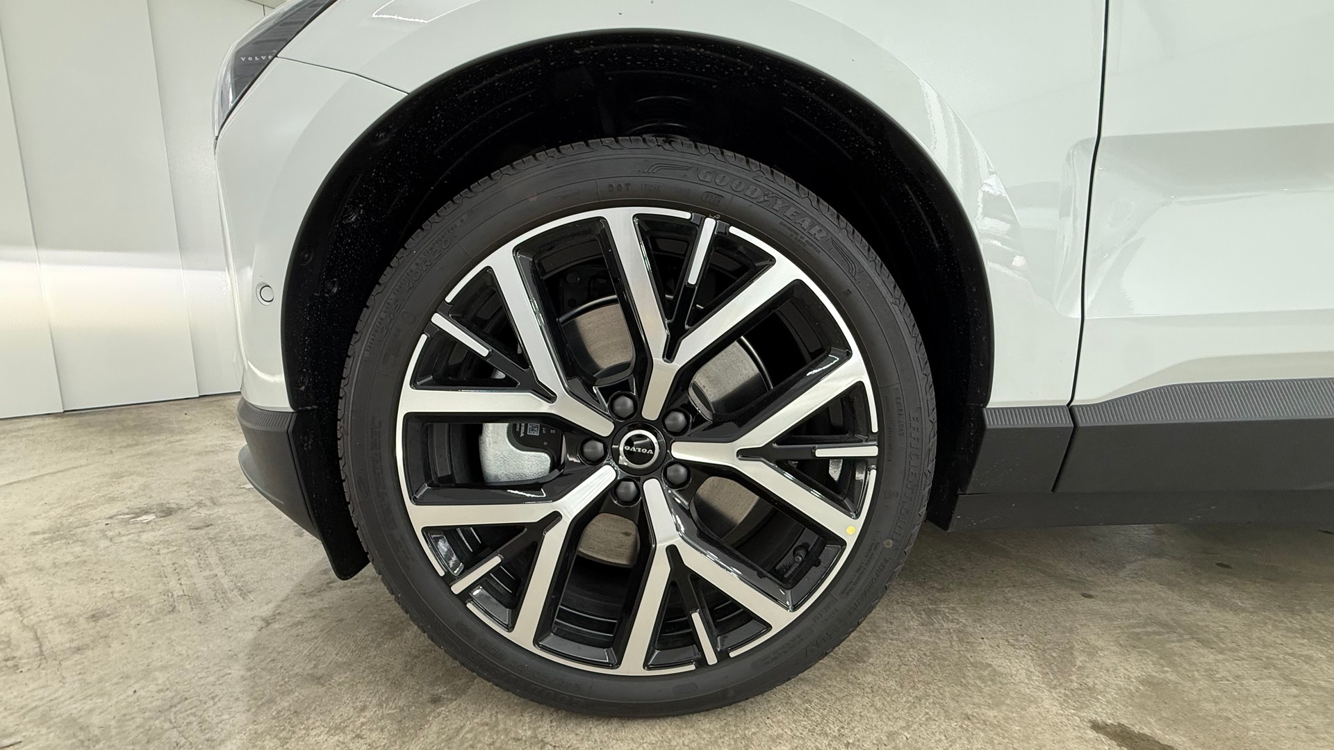 VOLVO EX 30 E60 Twin Ultra Performanc-image-7