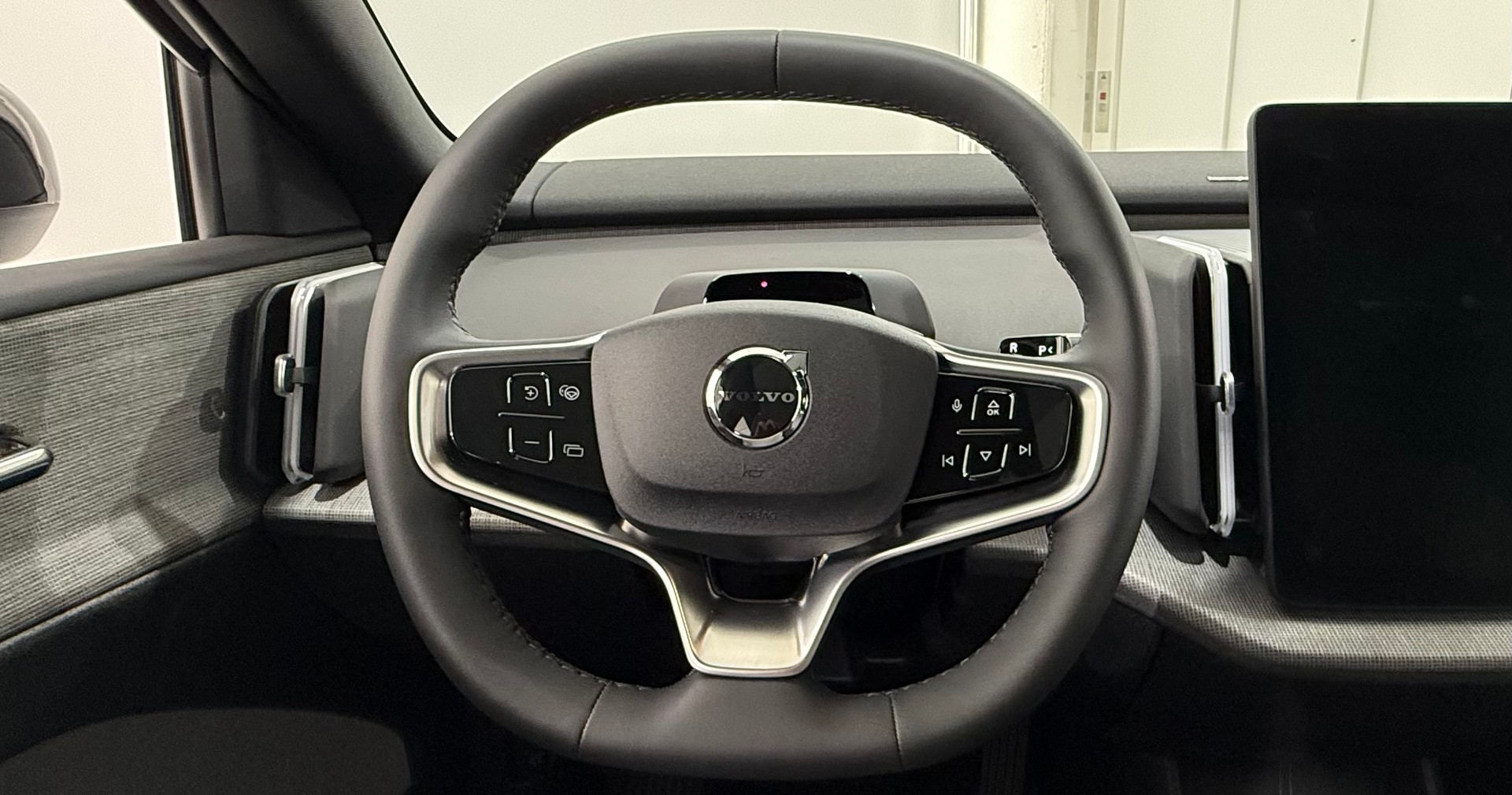 VOLVO EX 30 E60 Twin Ultra Performanc-image-13