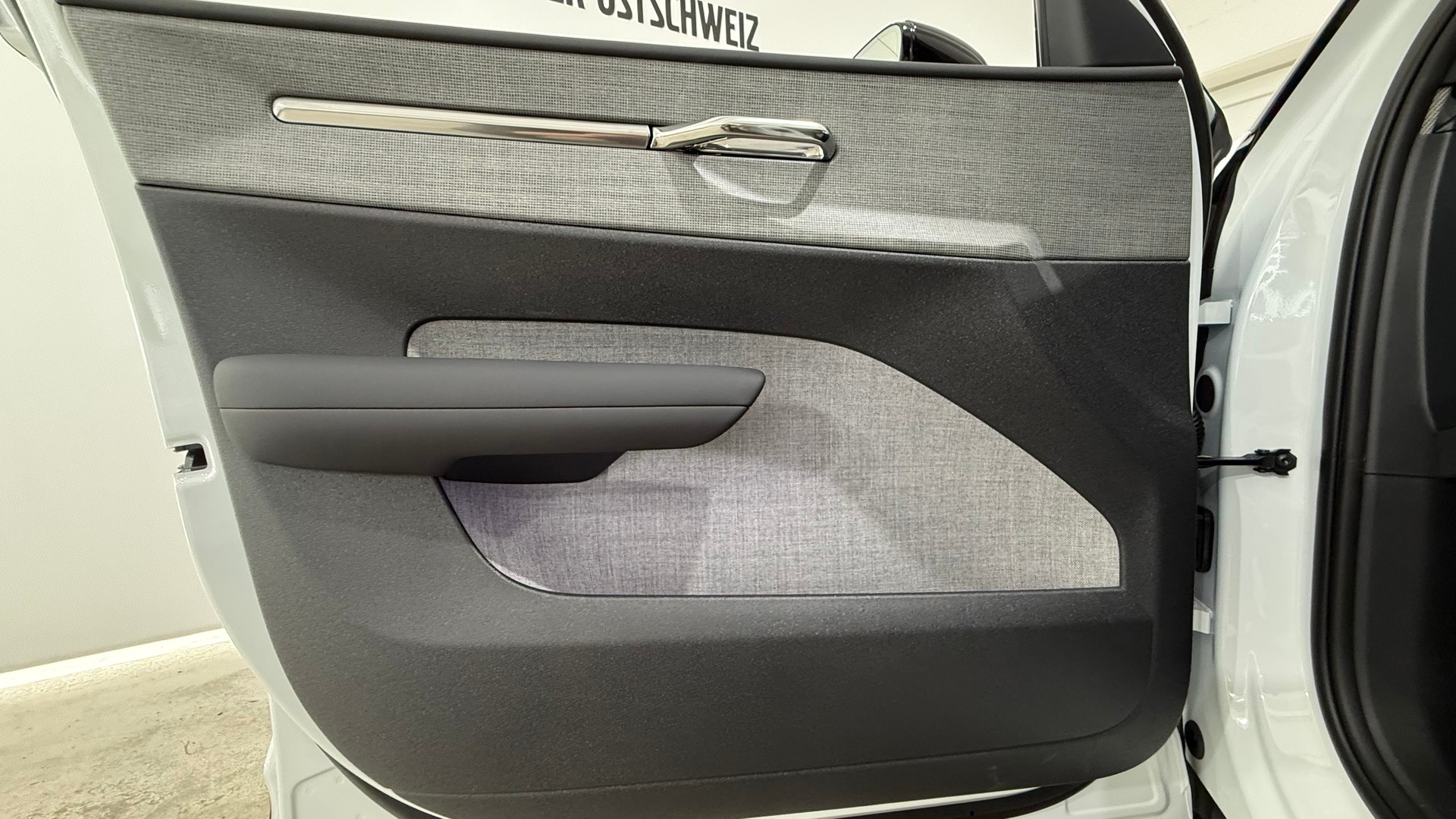 VOLVO EX 30 E60 Twin Ultra Performanc-image-12
