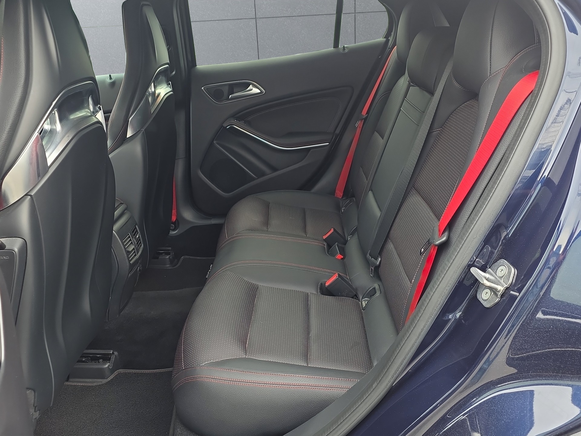 MERCEDES-BENZ GLA 45 AMG 4m-image-14