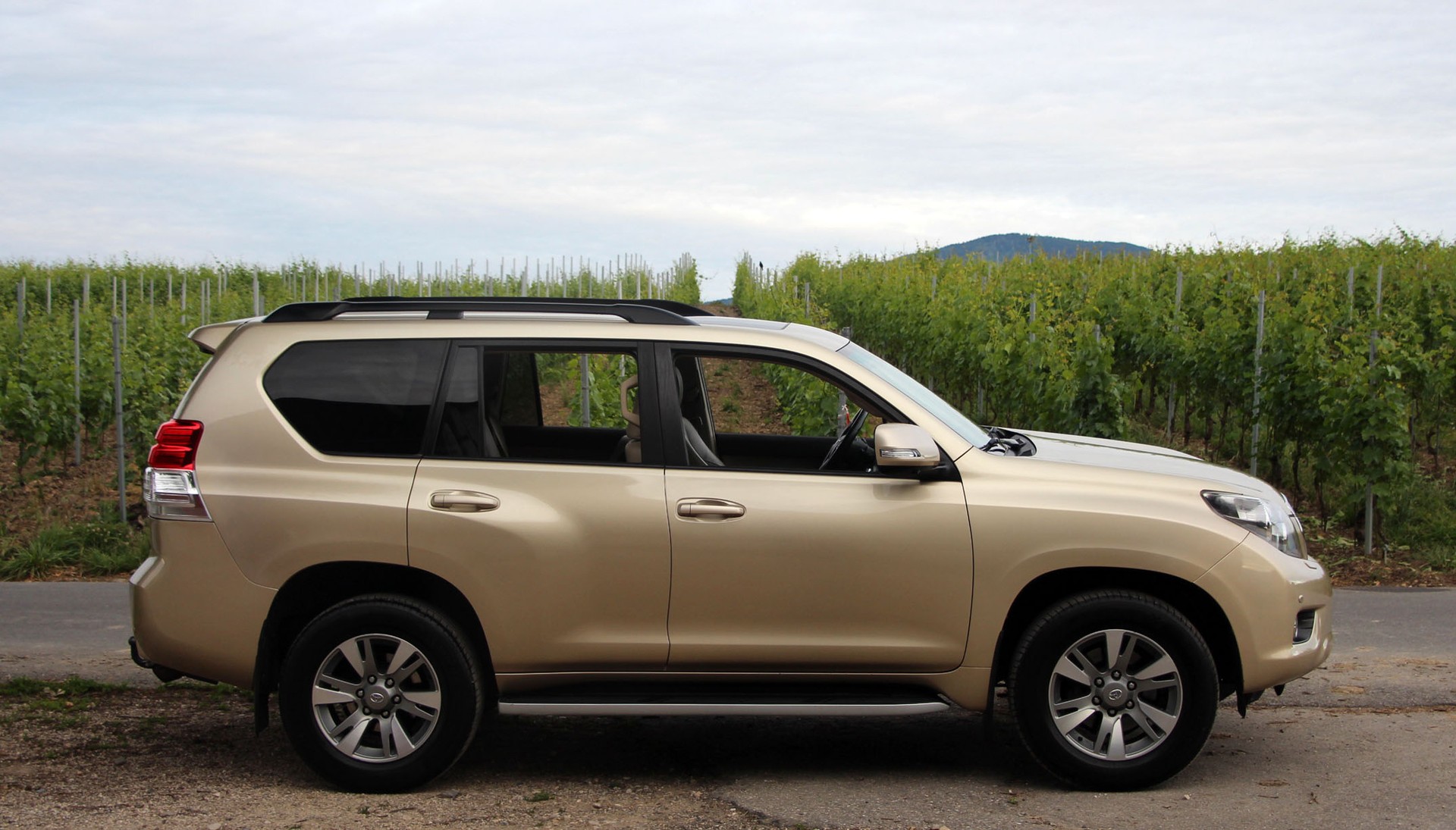 TOYOTA Land Cruiser 3.0 TD Linea Sol Premium Automatic-image-24