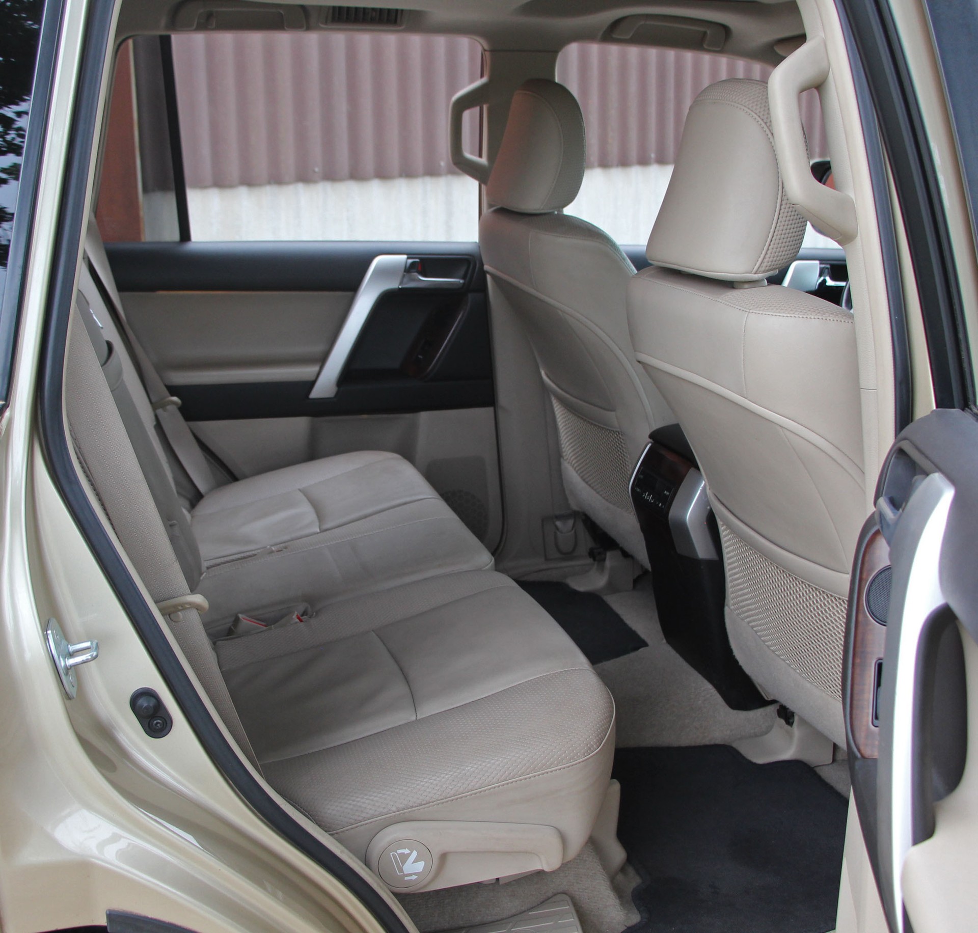 TOYOTA Land Cruiser 3.0 TD Linea Sol Premium Automatic-image-11