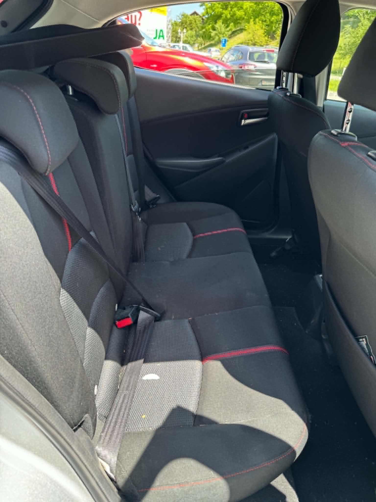 MAZDA 2 1.5i 16V Skyactiv-G Revolution-image-7