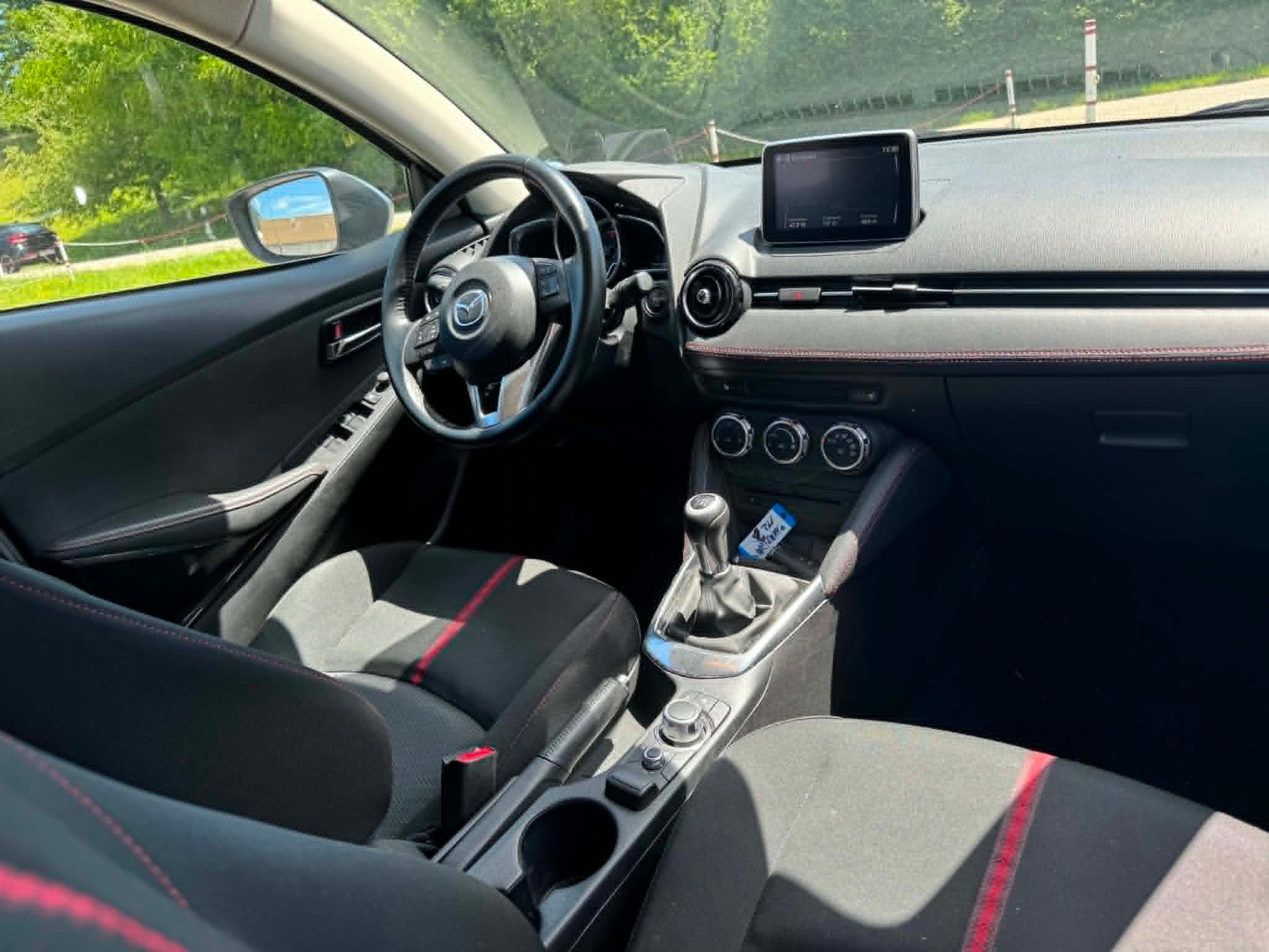 MAZDA 2 1.5i 16V Skyactiv-G Revolution-image-2