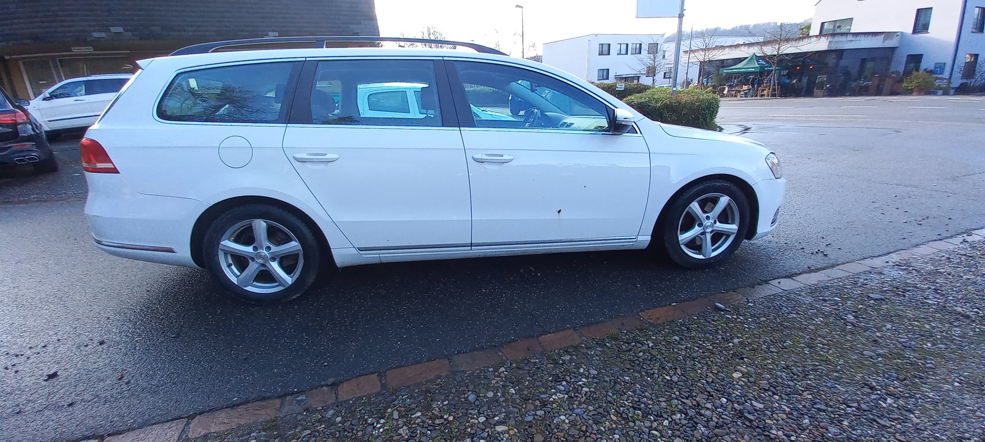 VW Passat Variant 2.0 TDI BMT Trendline-image-5