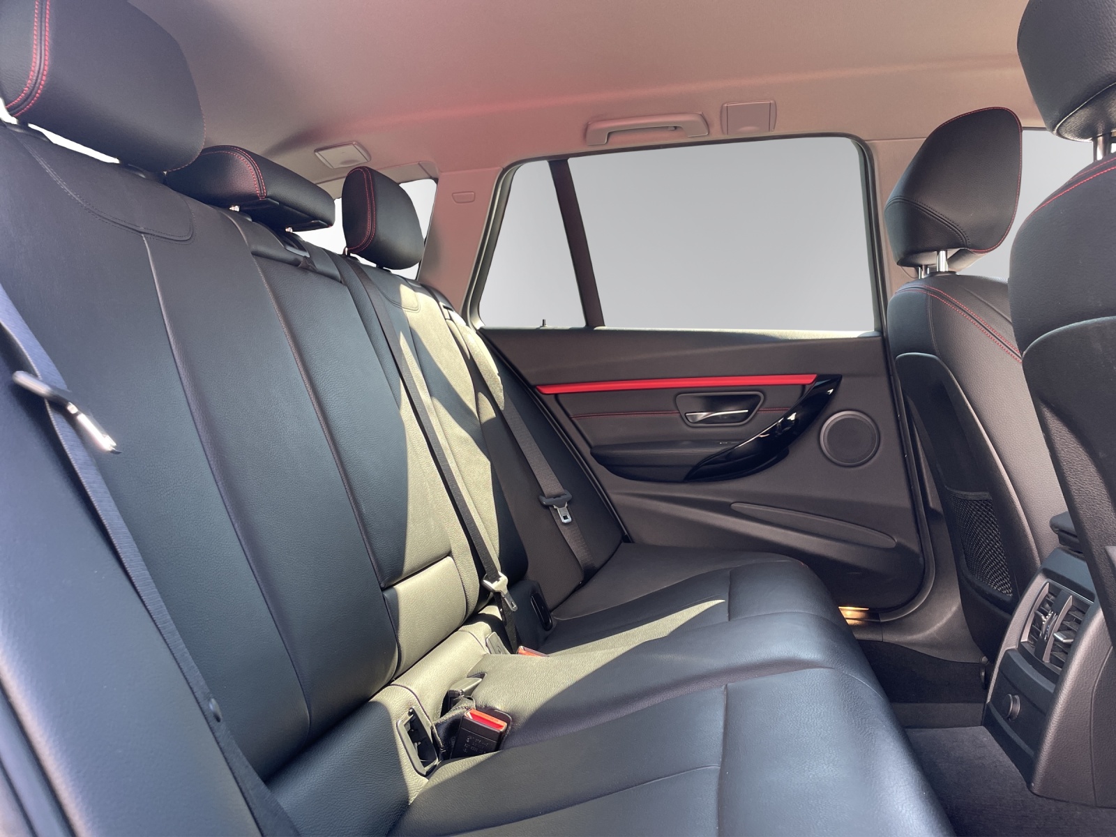 BMW 320d xDrive Touring Sport Line Steptronic-image-12