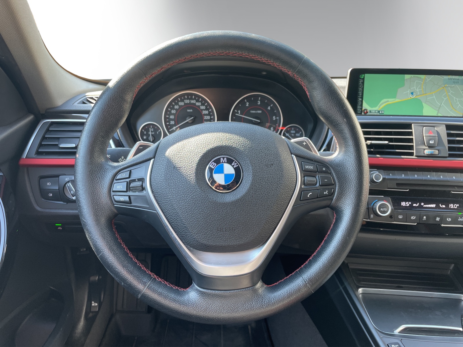 BMW 320d xDrive Touring Sport Line Steptronic-image-13