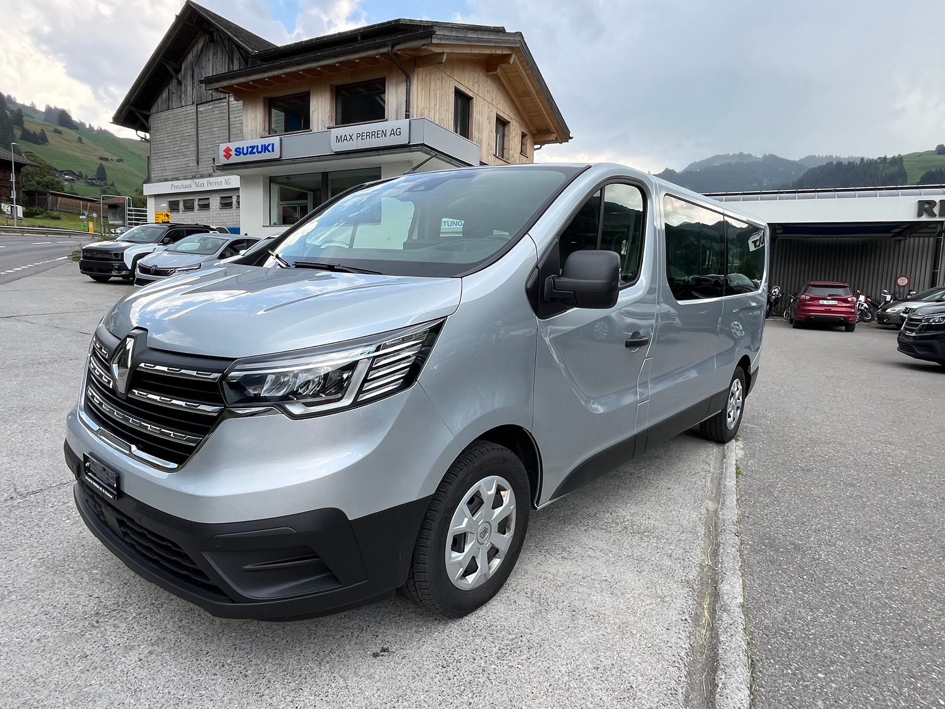 RENAULT Trafic Blue dCi 150 Grand Passenger Evolution EDC-image-4