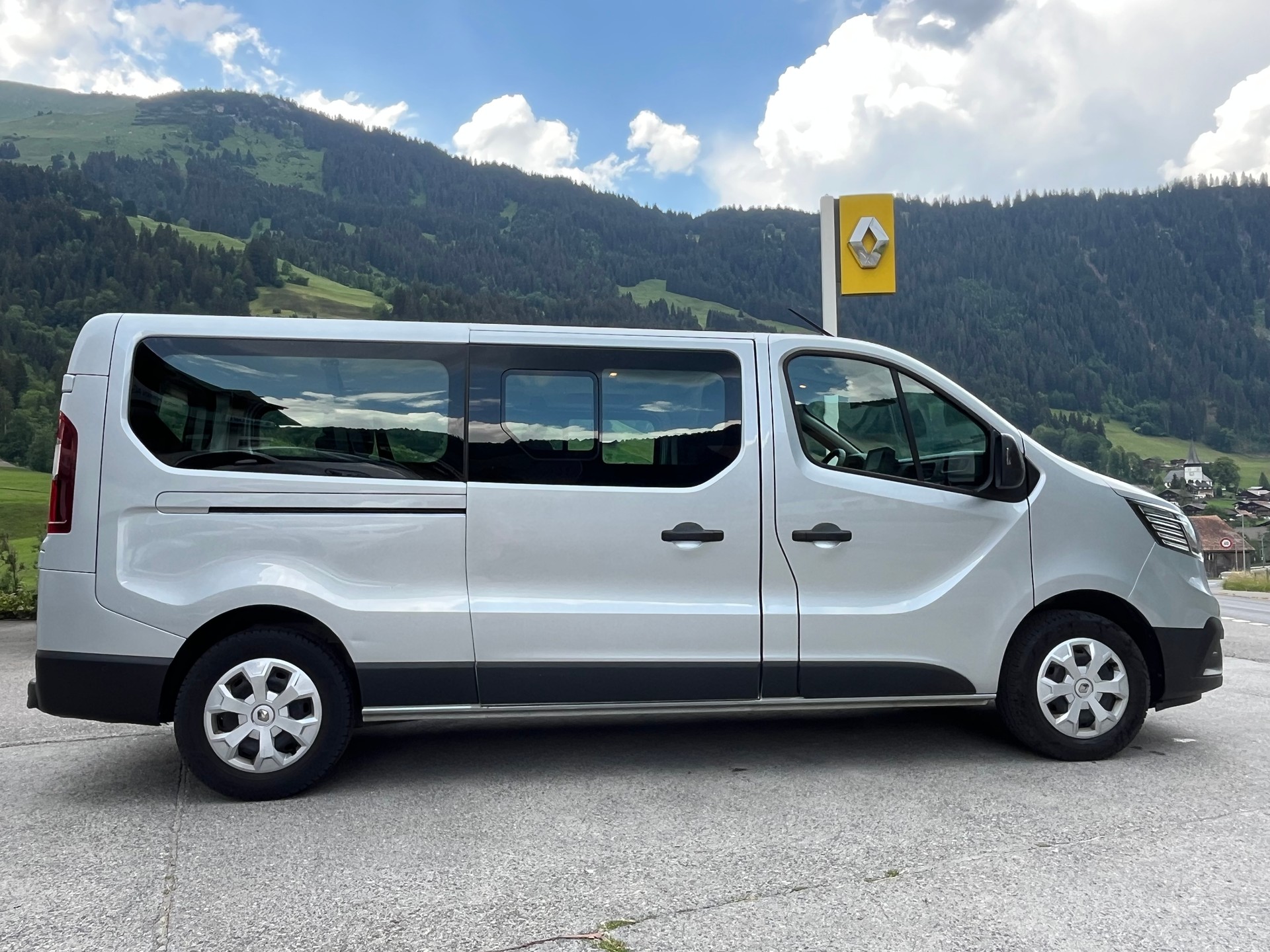 RENAULT Trafic Blue dCi 150 Grand Passenger Evolution EDC-image-0