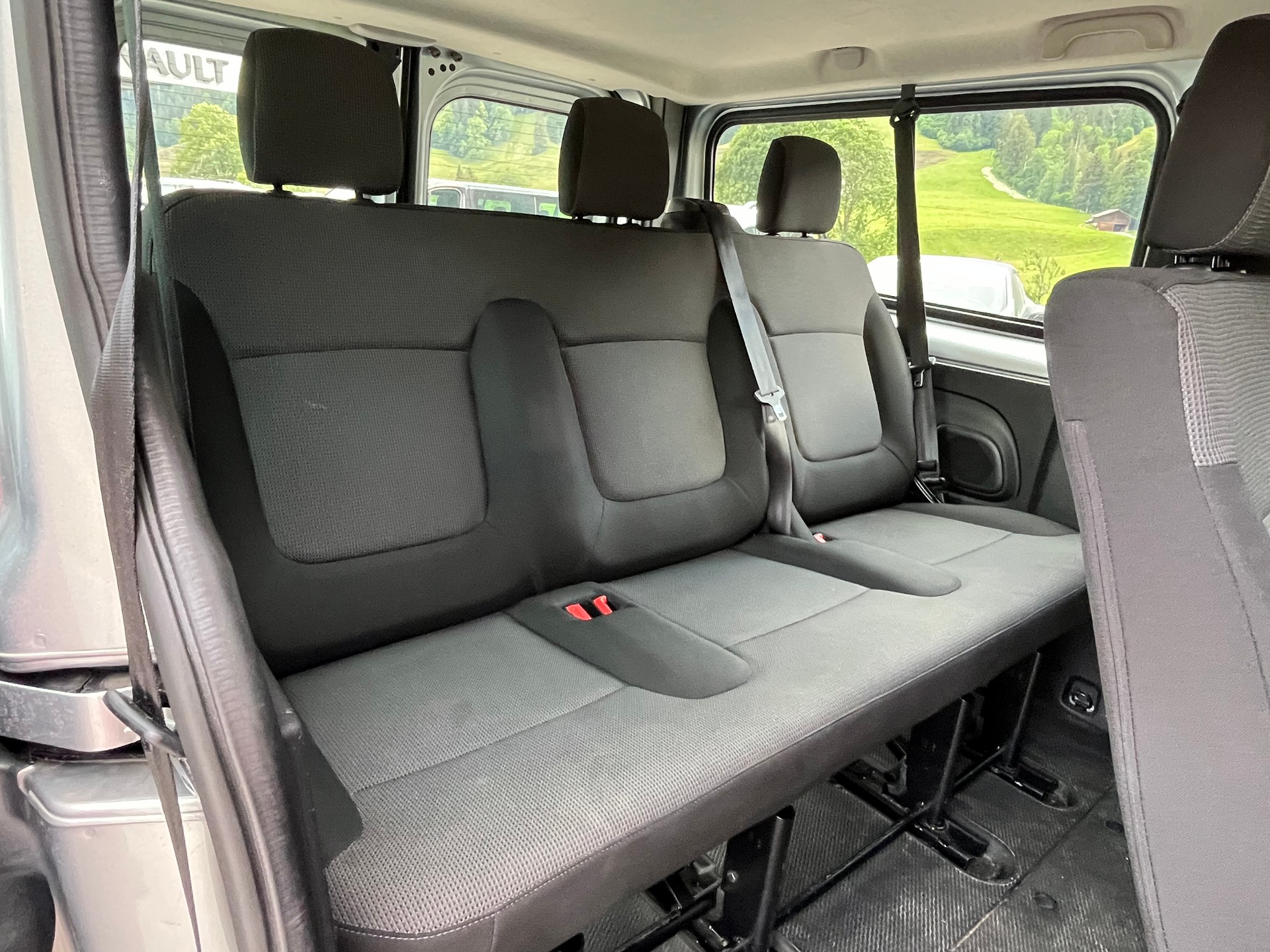 RENAULT Trafic Blue dCi 150 Grand Passenger Evolution EDC-image-12
