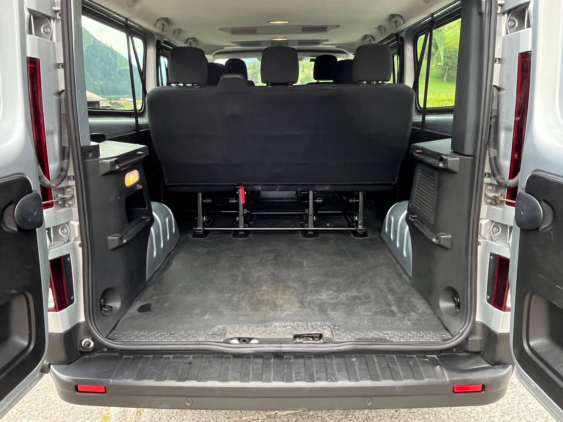 RENAULT Trafic Blue dCi 150 Grand Passenger Evolution EDC-image-14