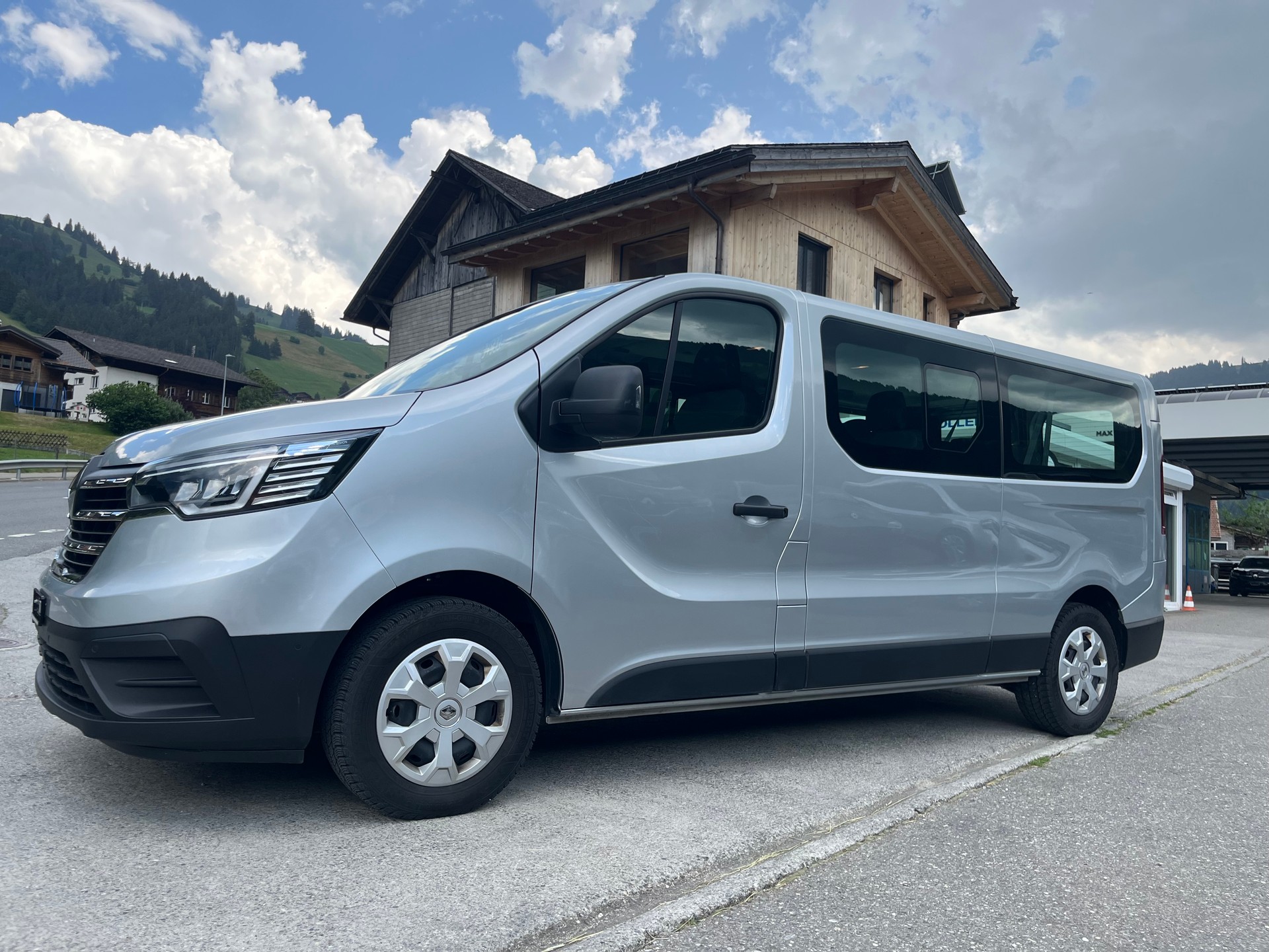 RENAULT Trafic Blue dCi 150 Grand Passenger Evolution EDC-image-1