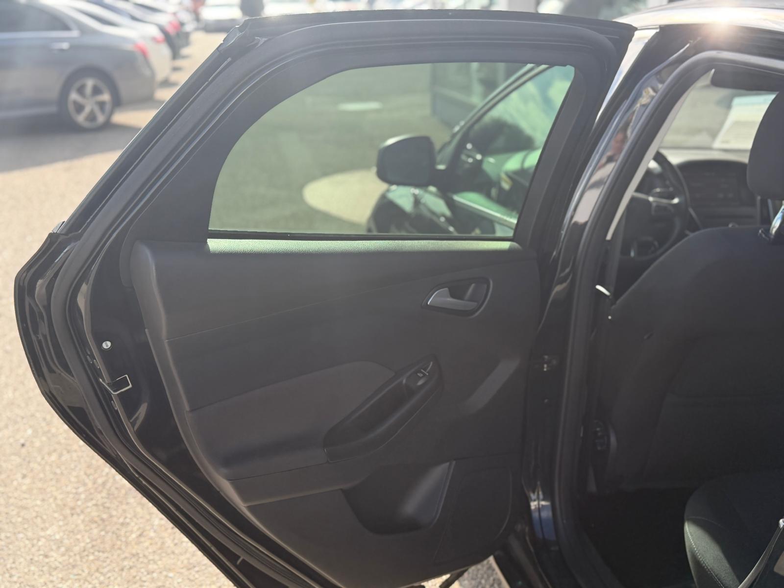 FORD Focus 1.5 SCTi Titanium-image-8