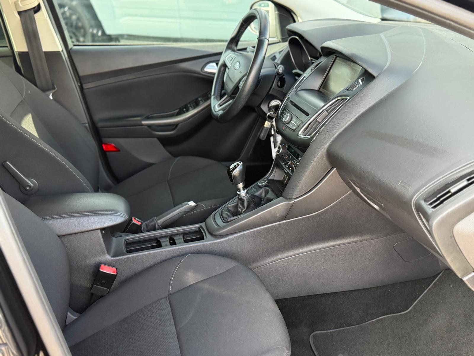 FORD Focus 1.5 SCTi Titanium-image-12