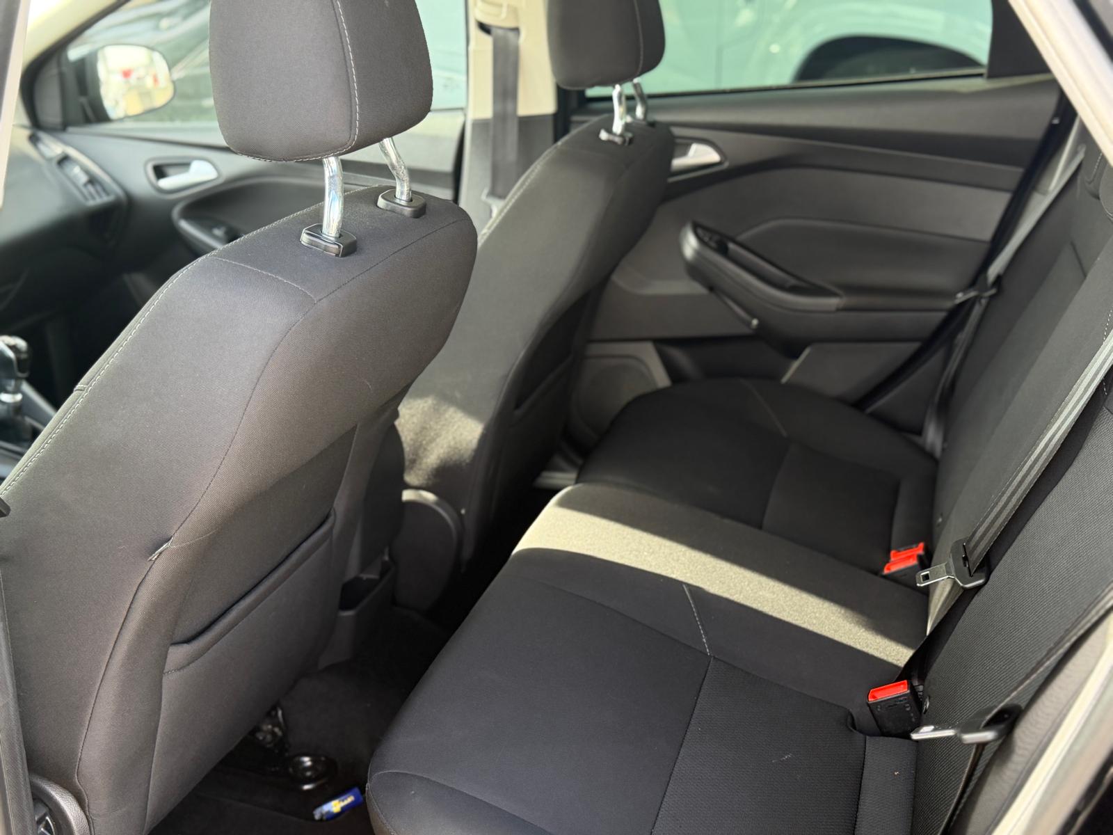 FORD Focus 1.5 SCTi Titanium-image-9