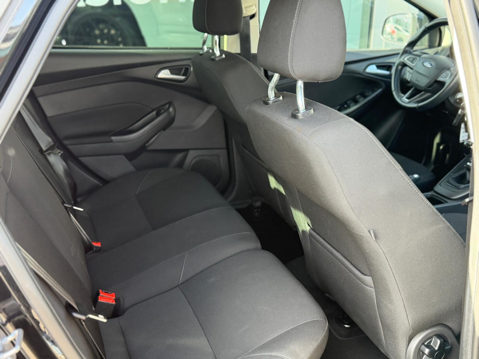 FORD Focus 1.5 SCTi Titanium-image-14