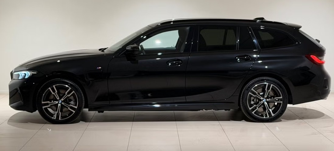 BMW 330e x DriveTouring Steptronic M Sport-image-1