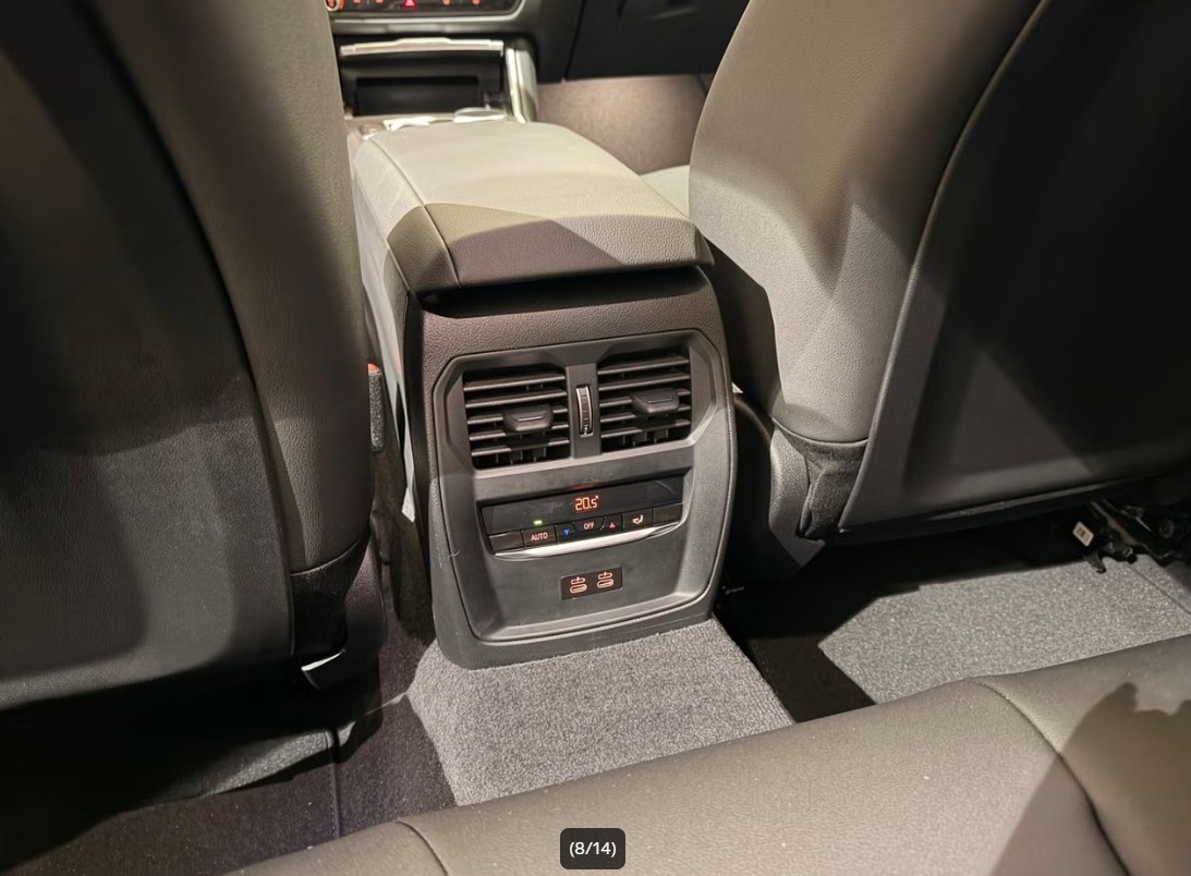BMW 330e x DriveTouring Steptronic M Sport-image-9