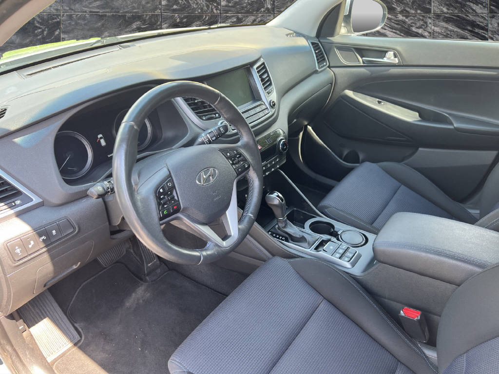 HYUNDAI Tucson 2.0 CRDi 185 Plena 4WD-image-6