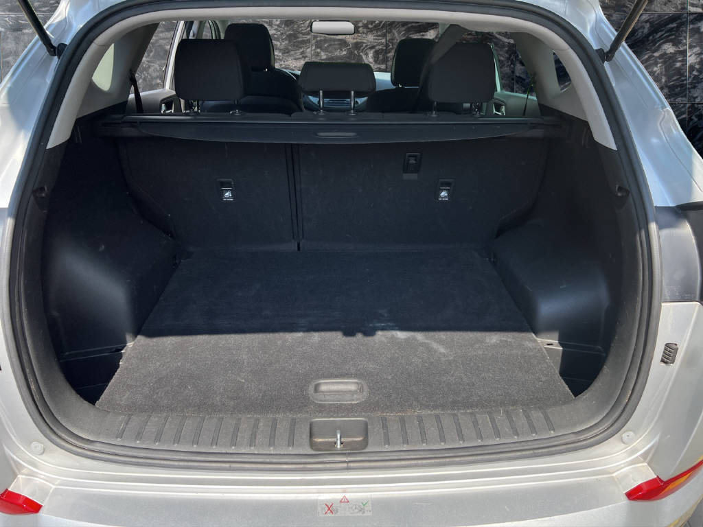 HYUNDAI Tucson 2.0 CRDi 185 Plena 4WD-image-9