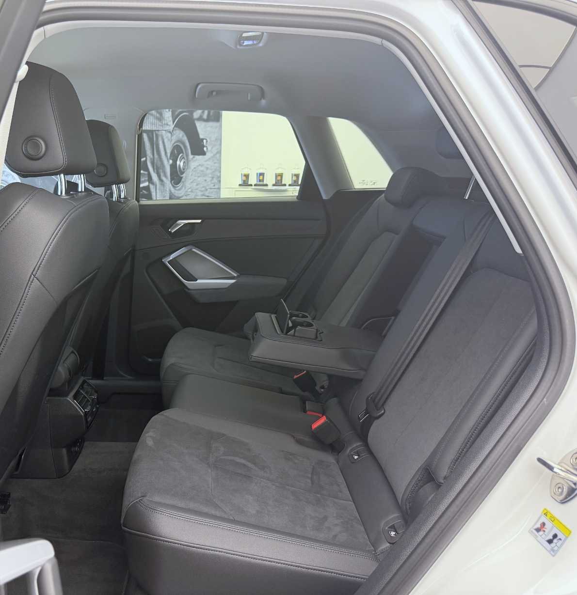 AUDI Q3 45 TFSI S line quattro S-tronic-image-18