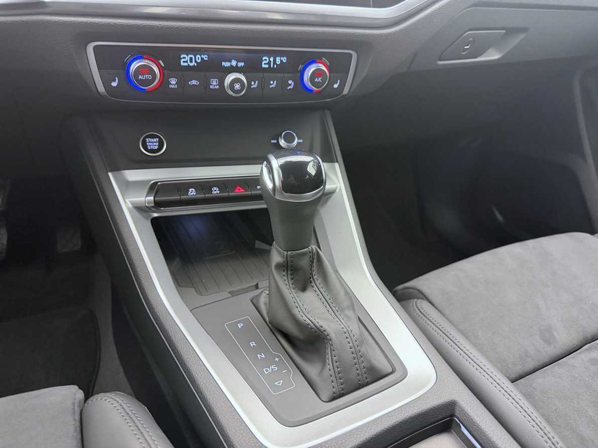AUDI Q3 45 TFSI S line quattro S-tronic-image-11