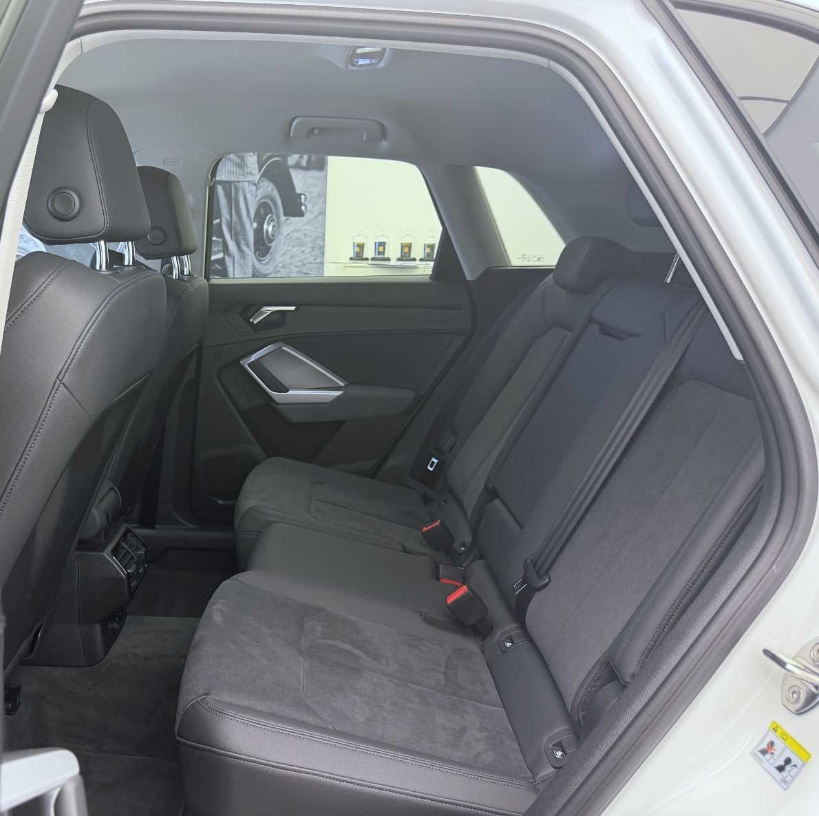 AUDI Q3 45 TFSI S line quattro S-tronic-image-17