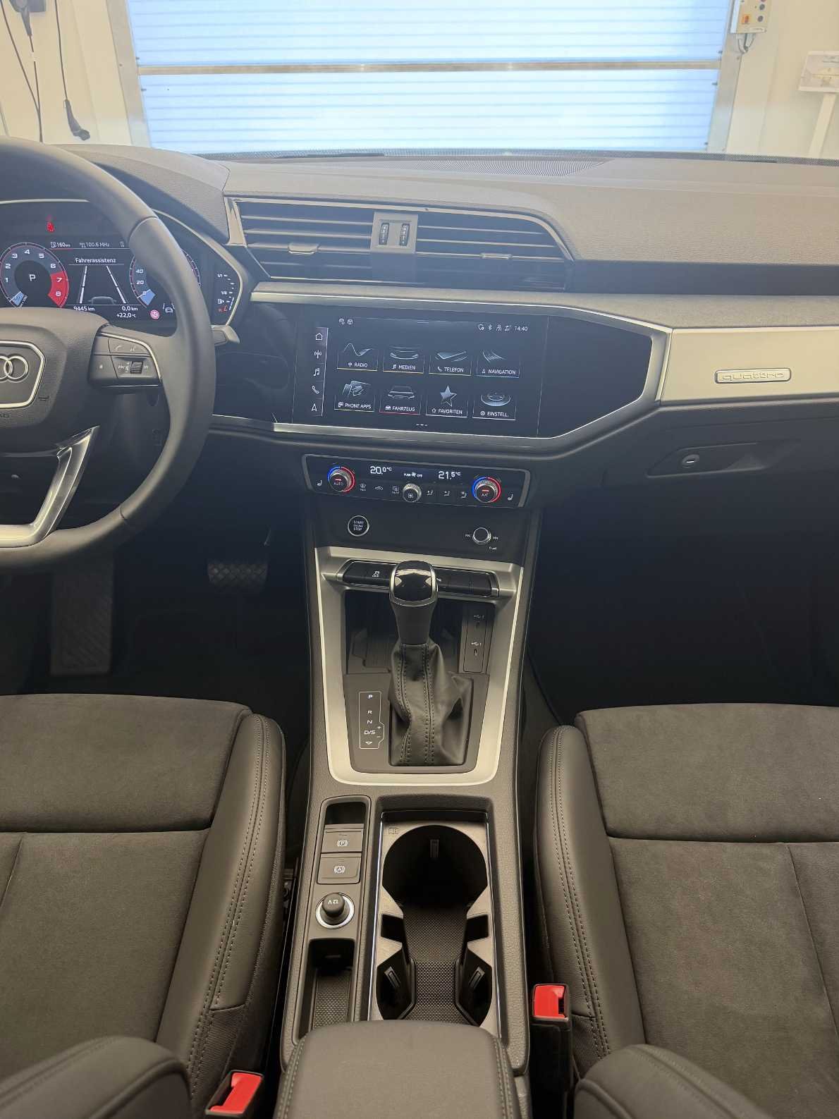 AUDI Q3 45 TFSI S line quattro S-tronic-image-9