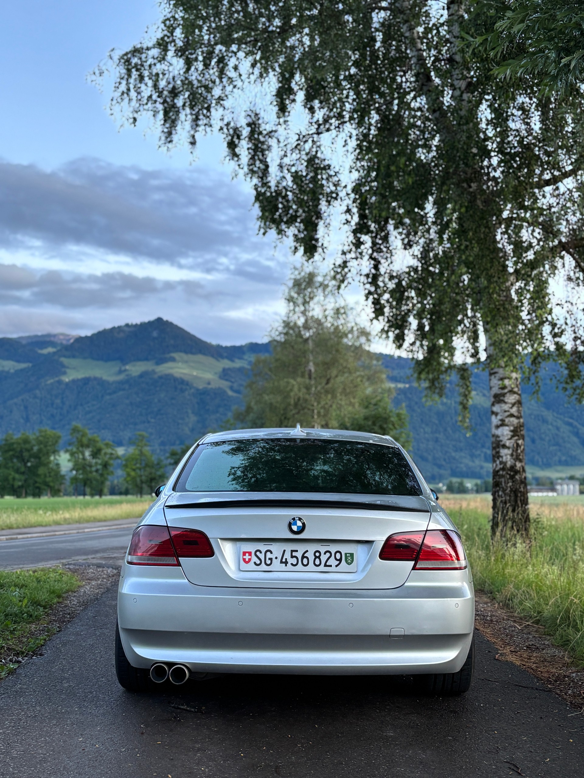 BMW 325i-image-3