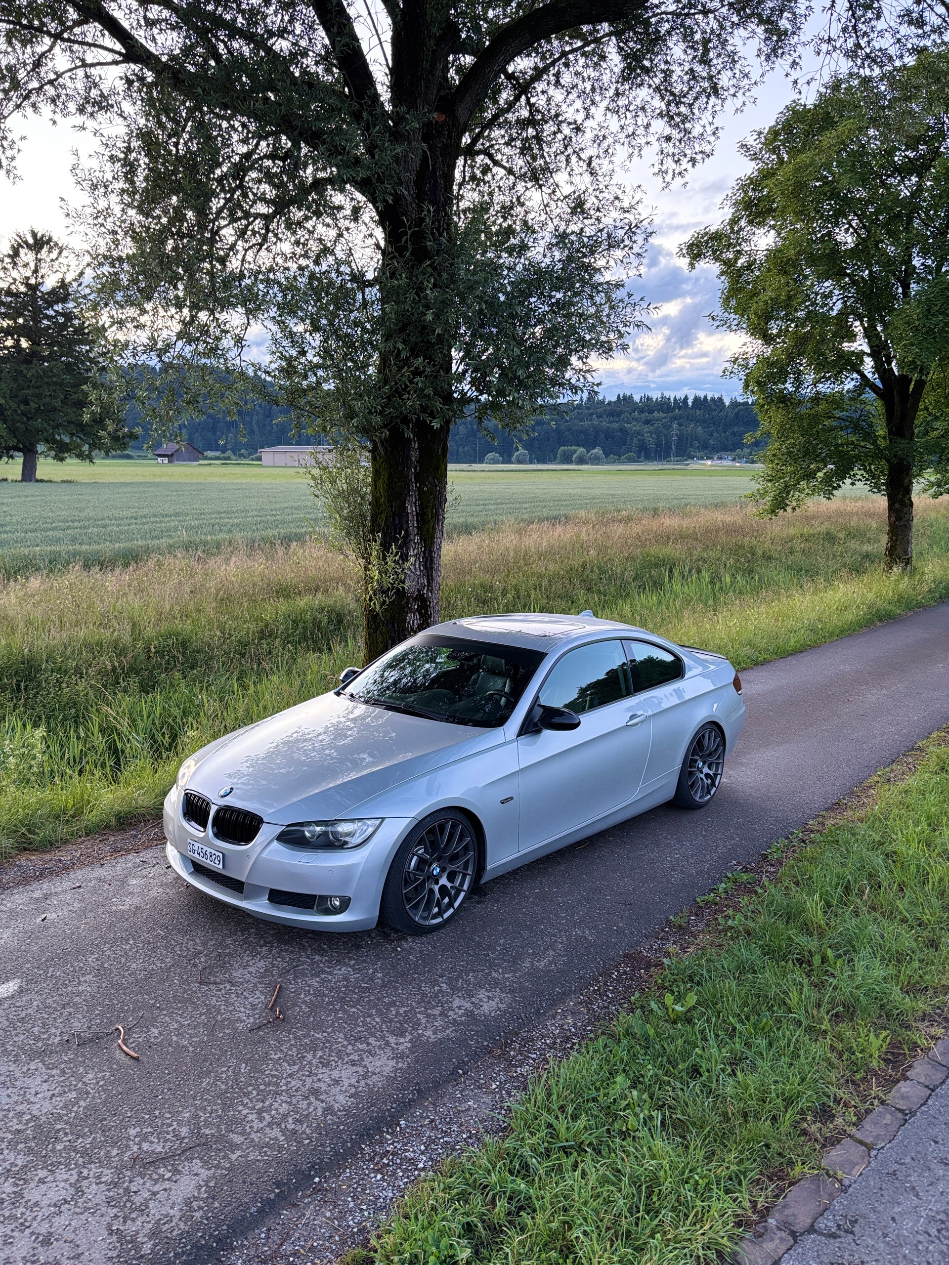BMW 325i-image-0