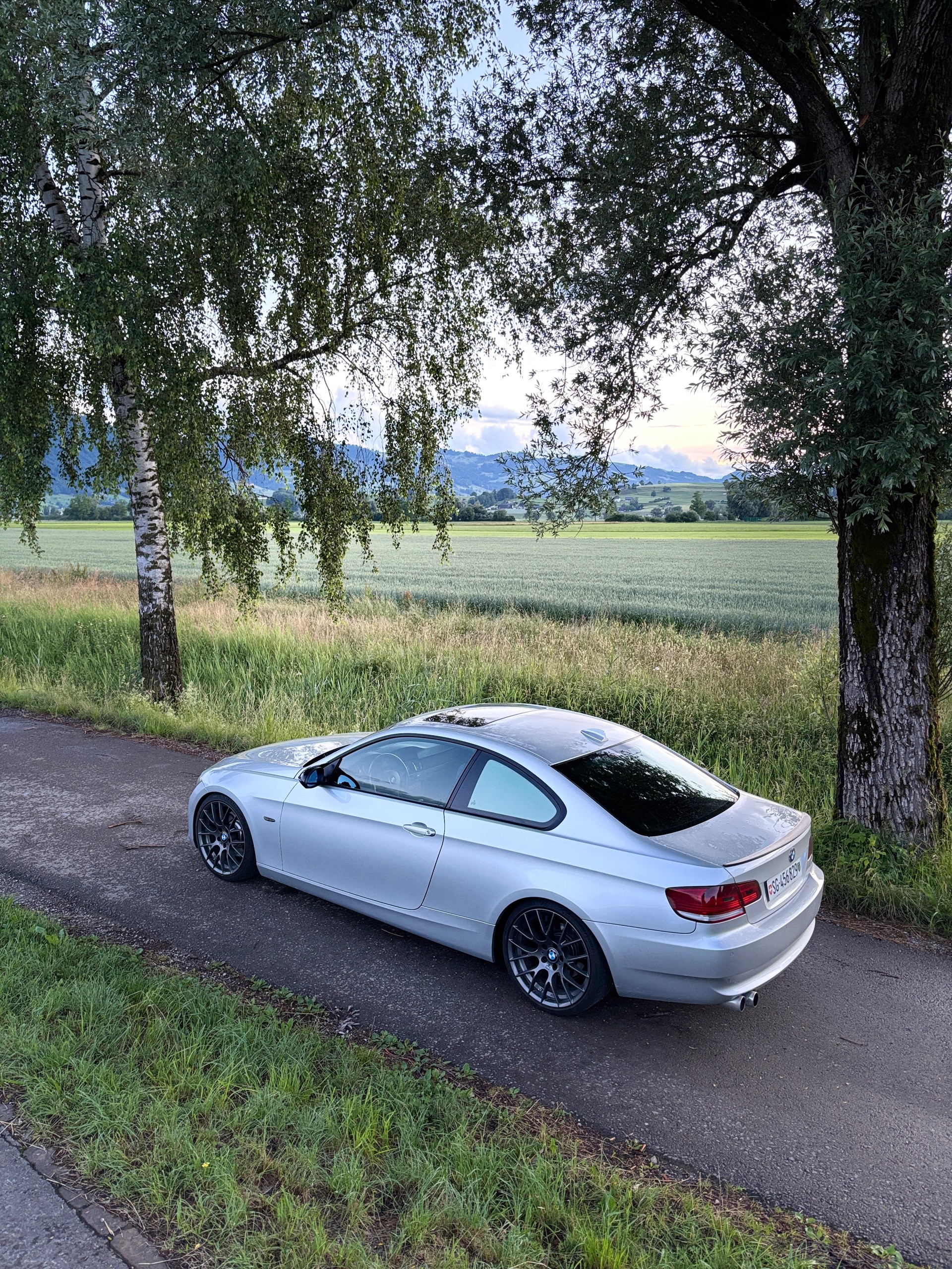 BMW 325i-image-1