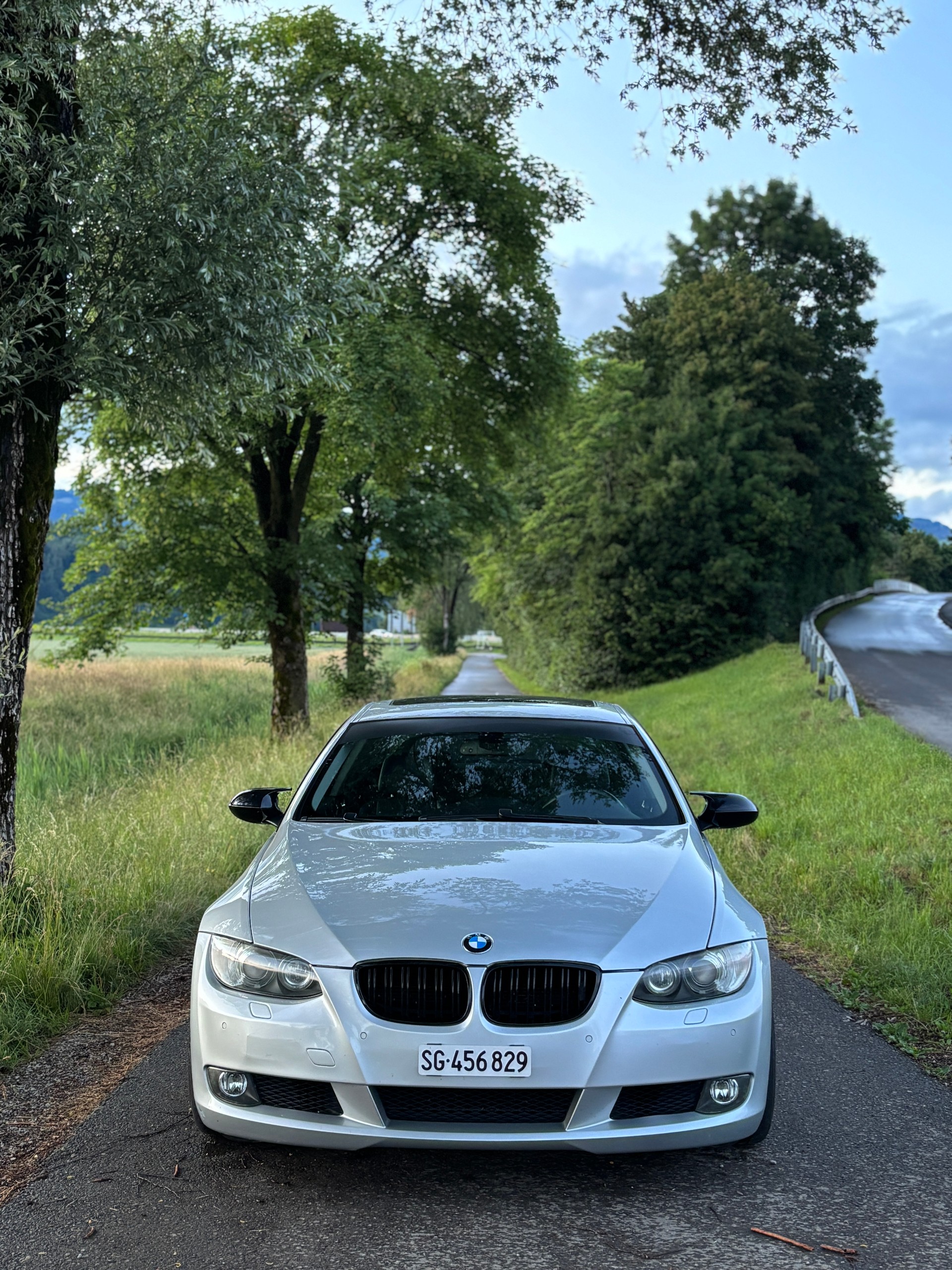 BMW 325i-image-2
