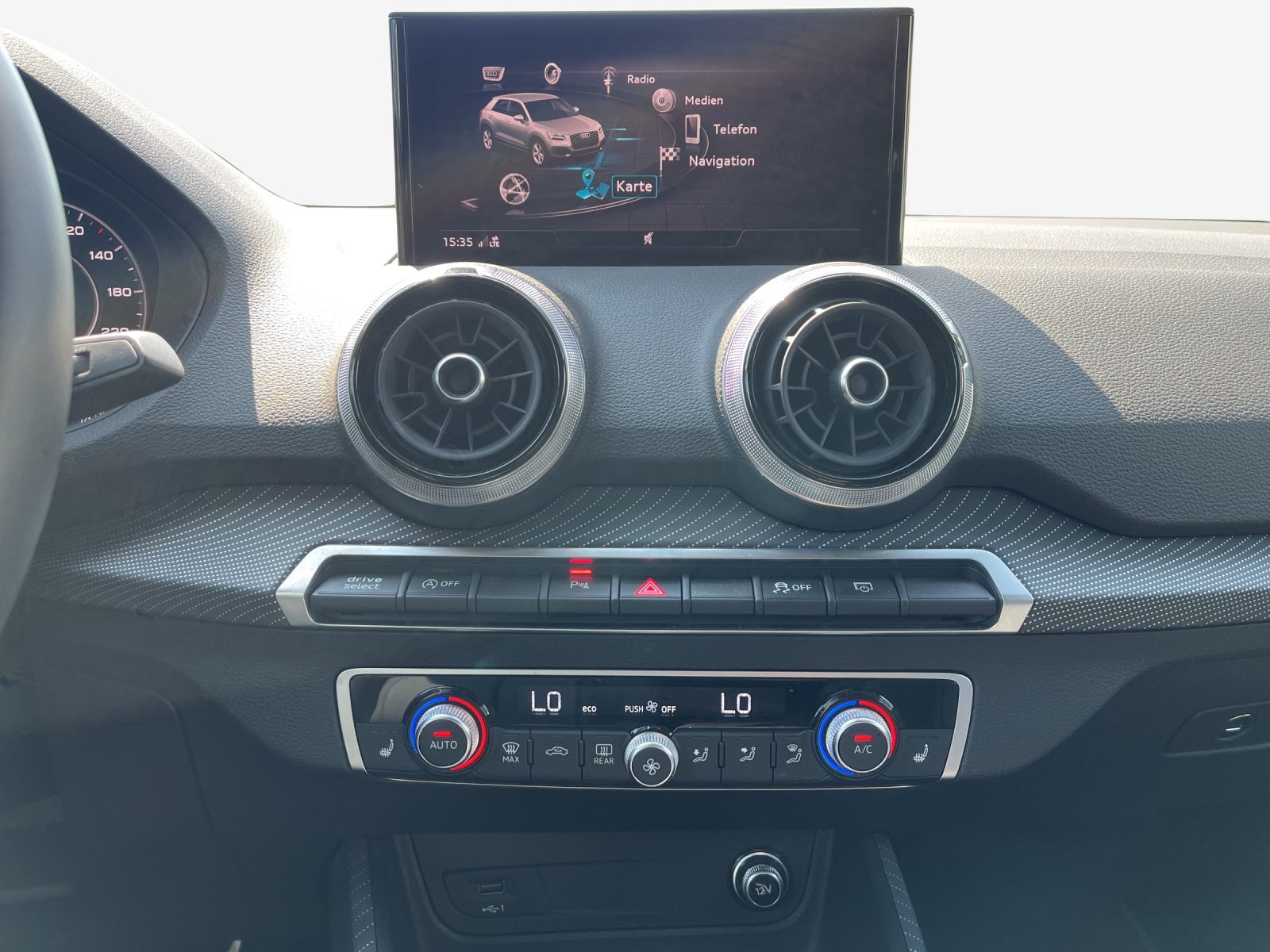 AUDI Q2 35 TFSI S line S-tronic-image-10