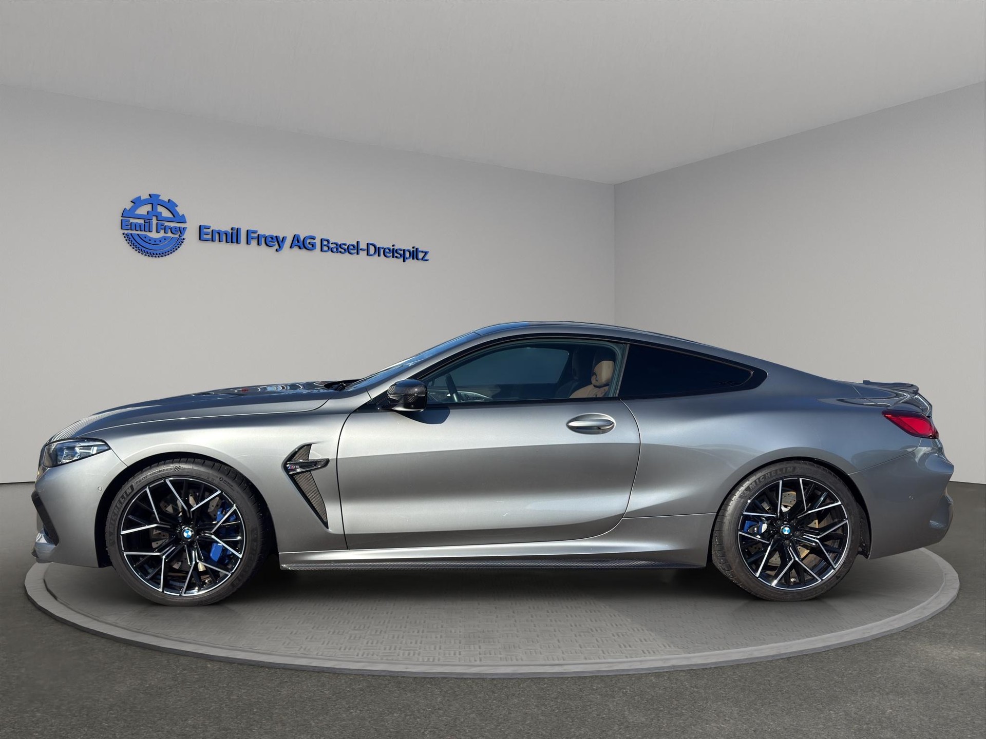 BMW M8 Competition xDrive Coupé-image-2