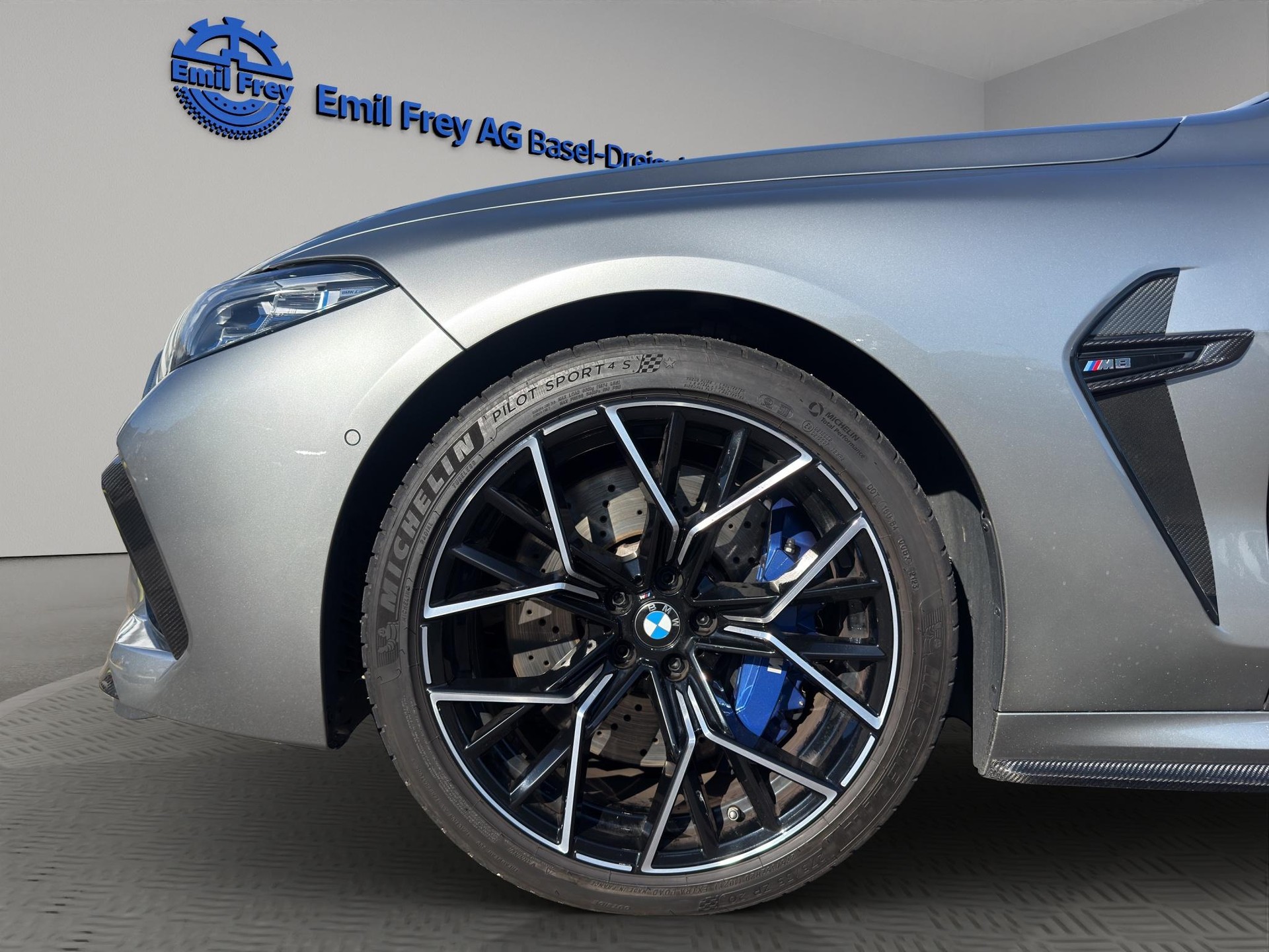 BMW M8 Competition xDrive Coupé-image-9