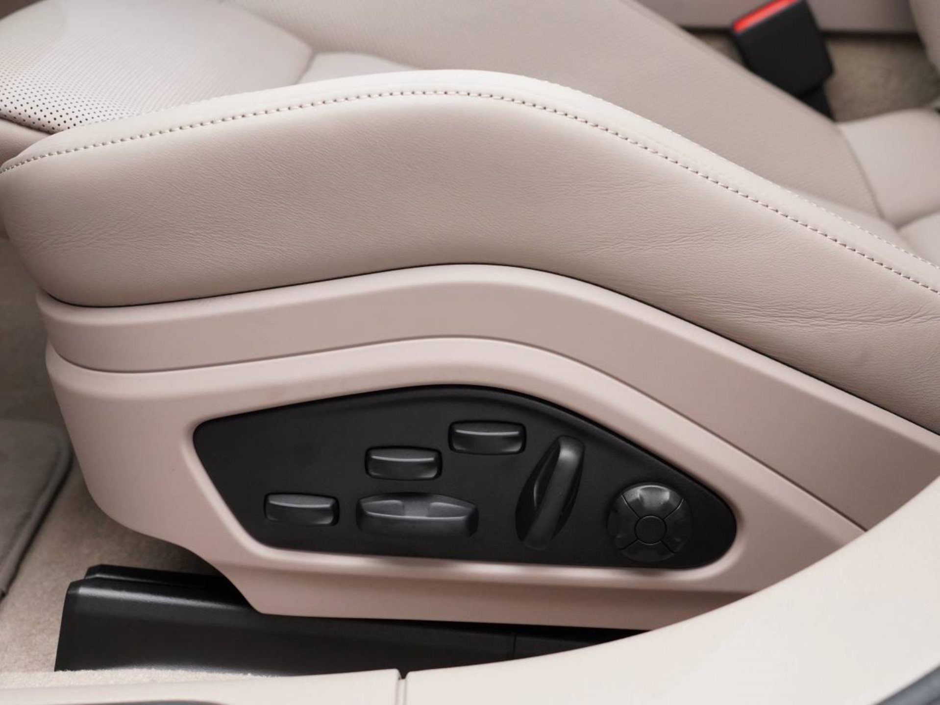 PORSCHE Panamera GTS-image-22