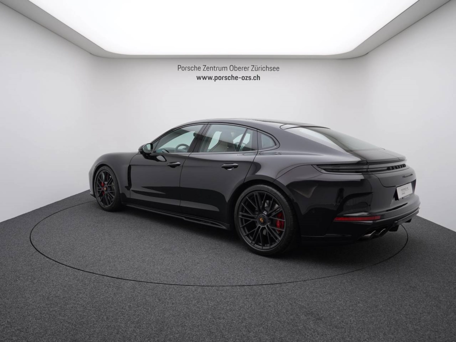 PORSCHE Panamera GTS-showroom-element-2