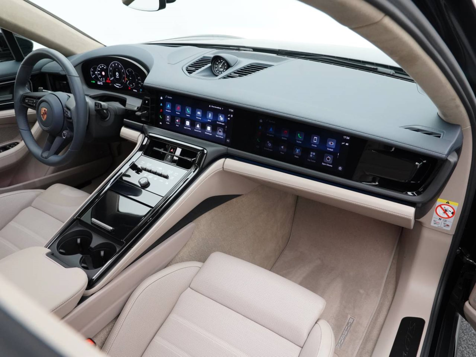 PORSCHE Panamera GTS-image-24
