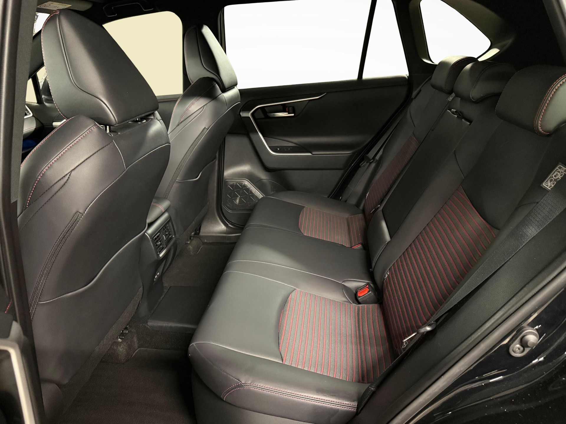 TOYOTA RAV4 2.5 Plug-In-Hybrid Premium-image-12