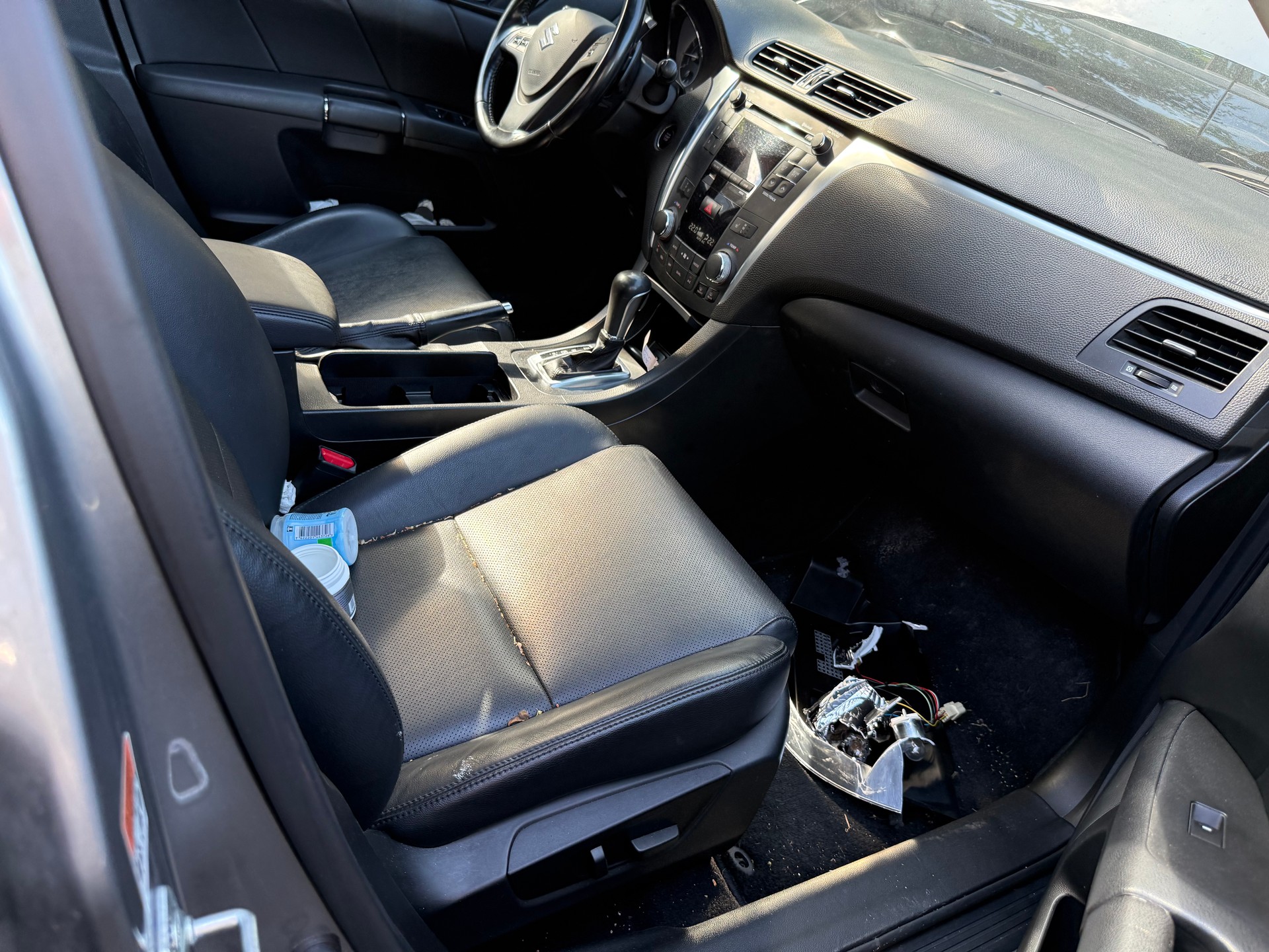 SUZUKI Kizashi 2.4 GL Top 4WD CVT-image-6