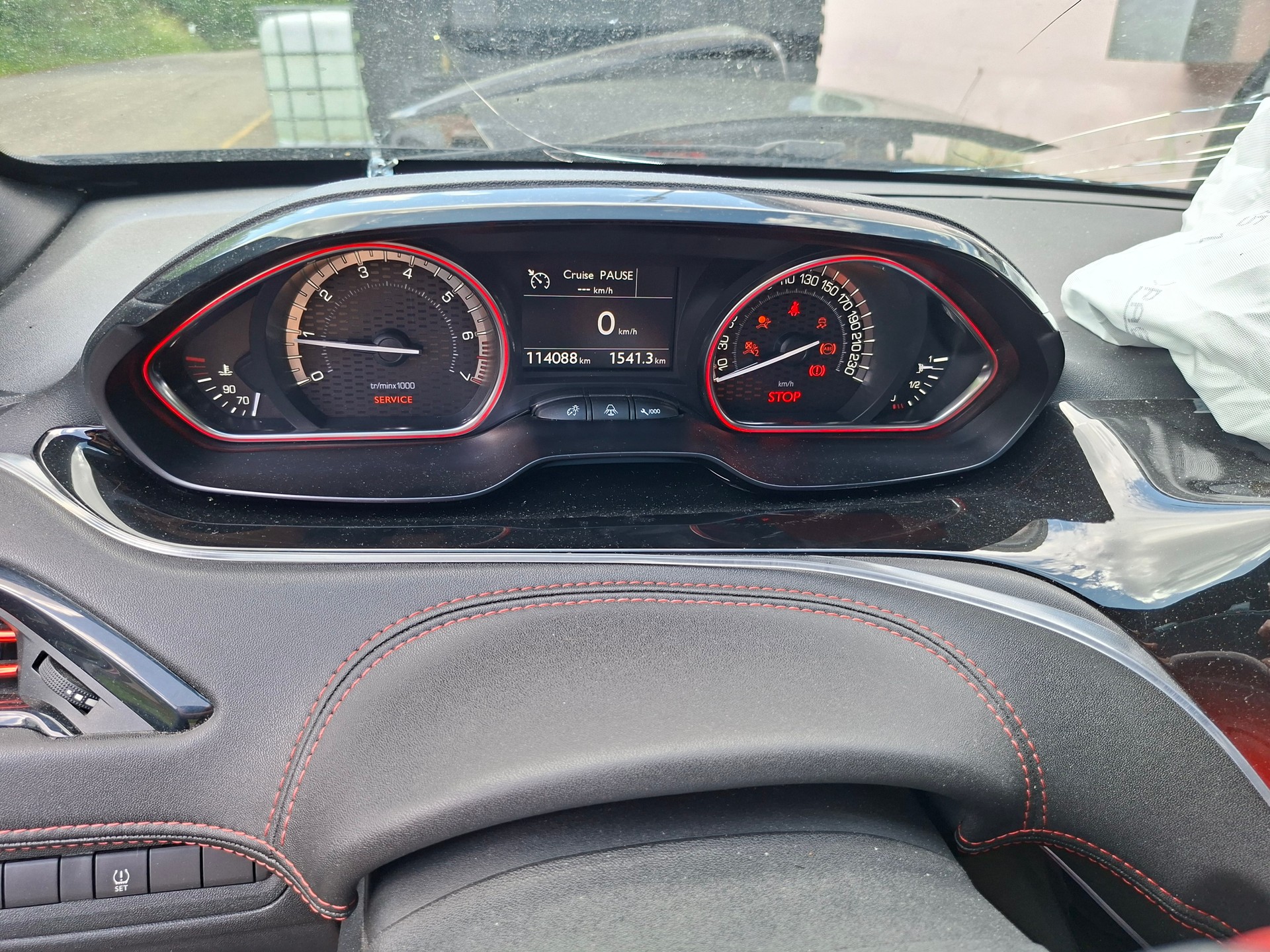PEUGEOT 208 1.6 Turbo GTi-image-9