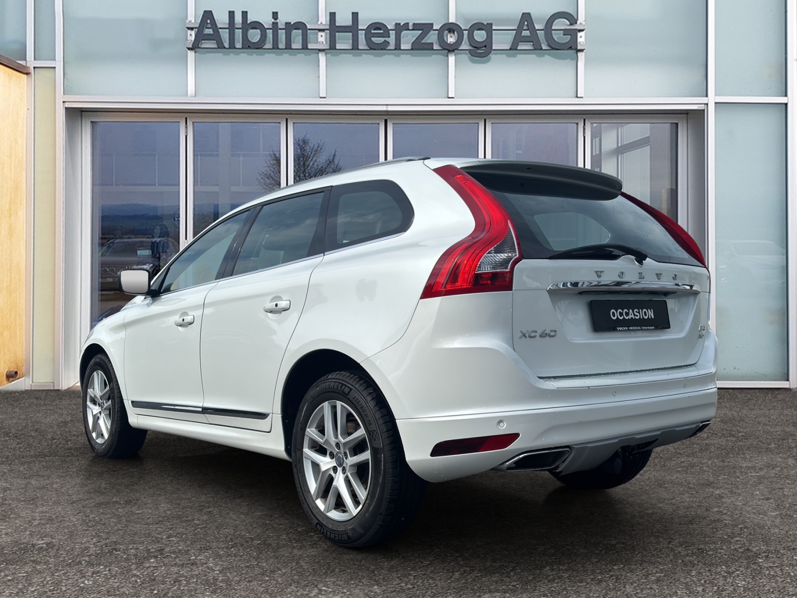 VOLVO XC60 2.4 D4 Summum AWD S/S-image-2