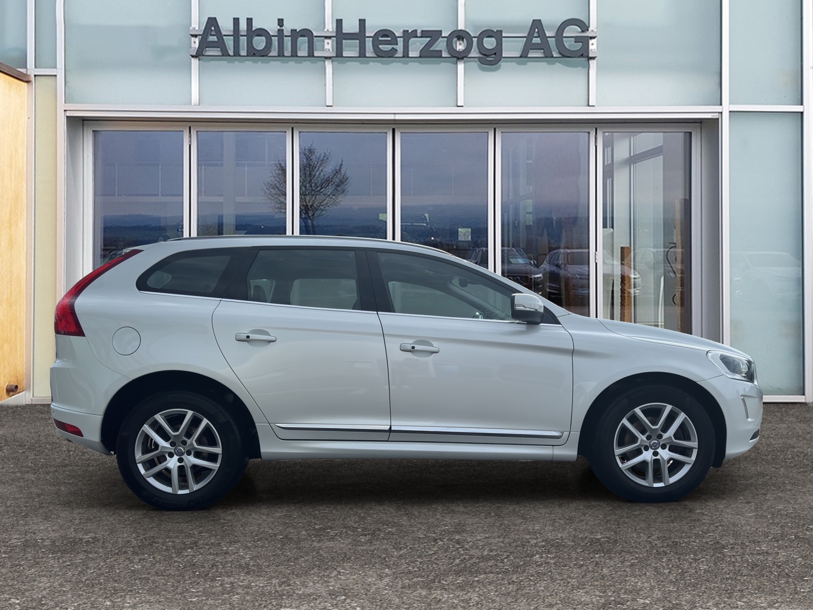 VOLVO XC60 2.4 D4 Summum AWD S/S-image-4