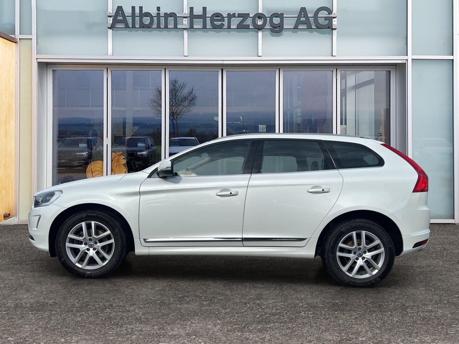VOLVO XC60 2.4 D4 Summum AWD S/S-image-1