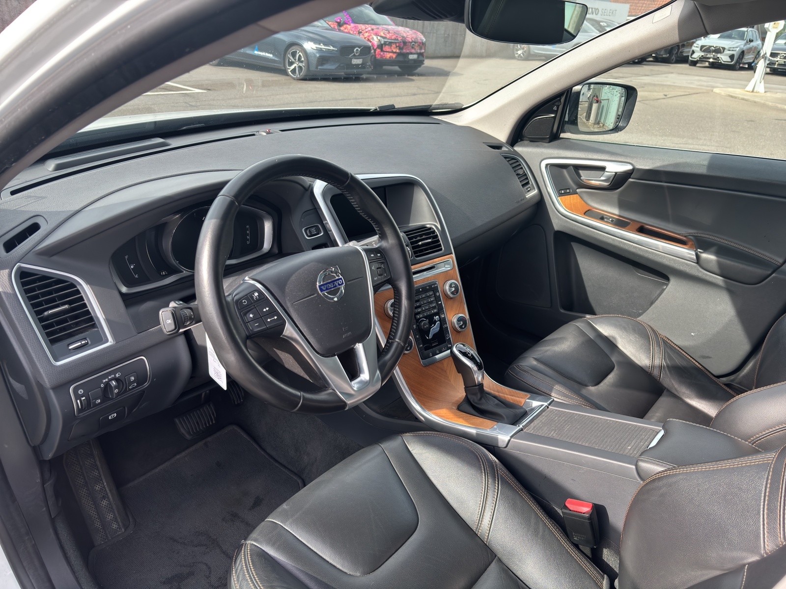 VOLVO XC60 2.4 D4 Summum AWD S/S-image-9