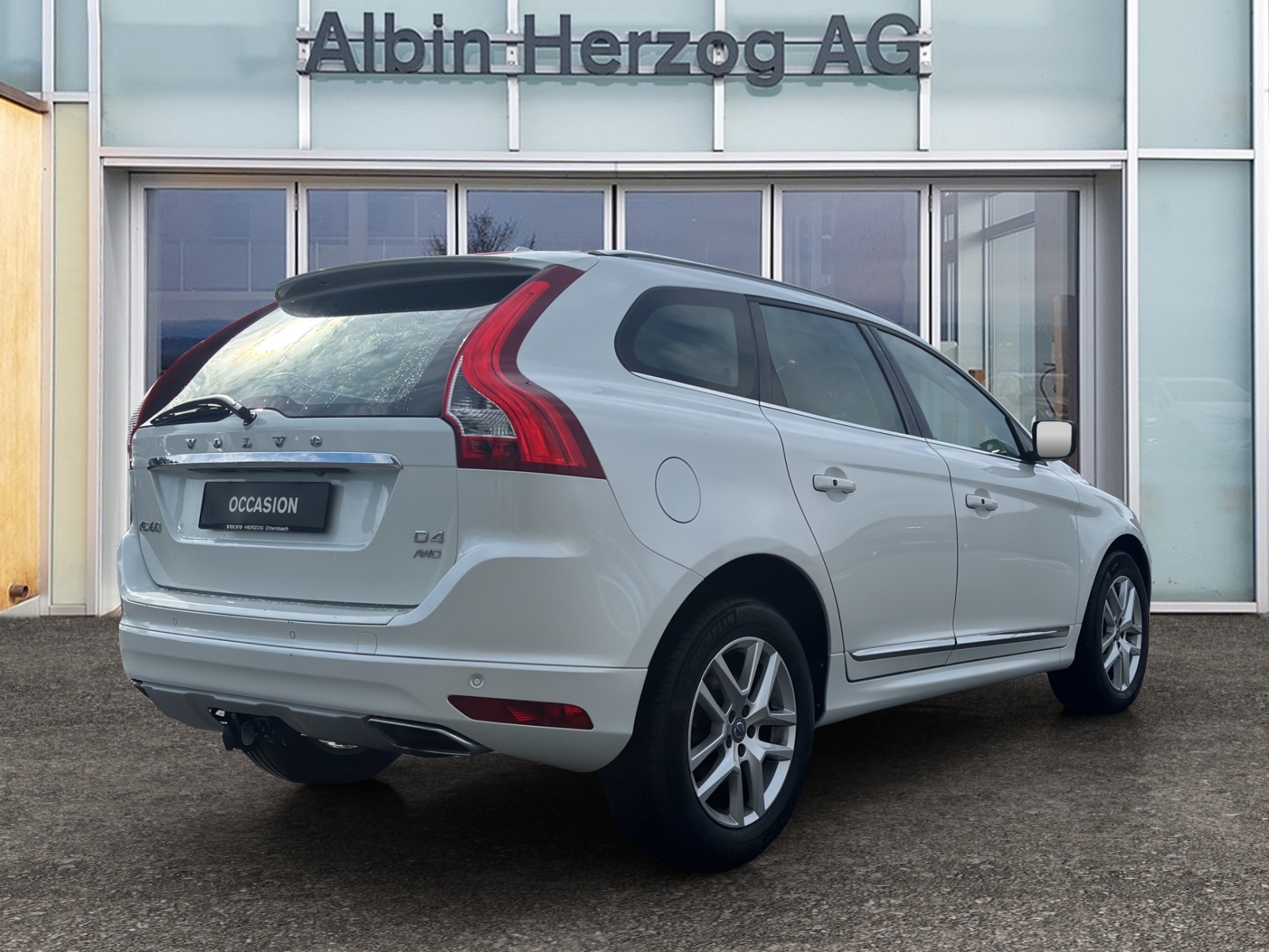 VOLVO XC60 2.4 D4 Summum AWD S/S-image-3