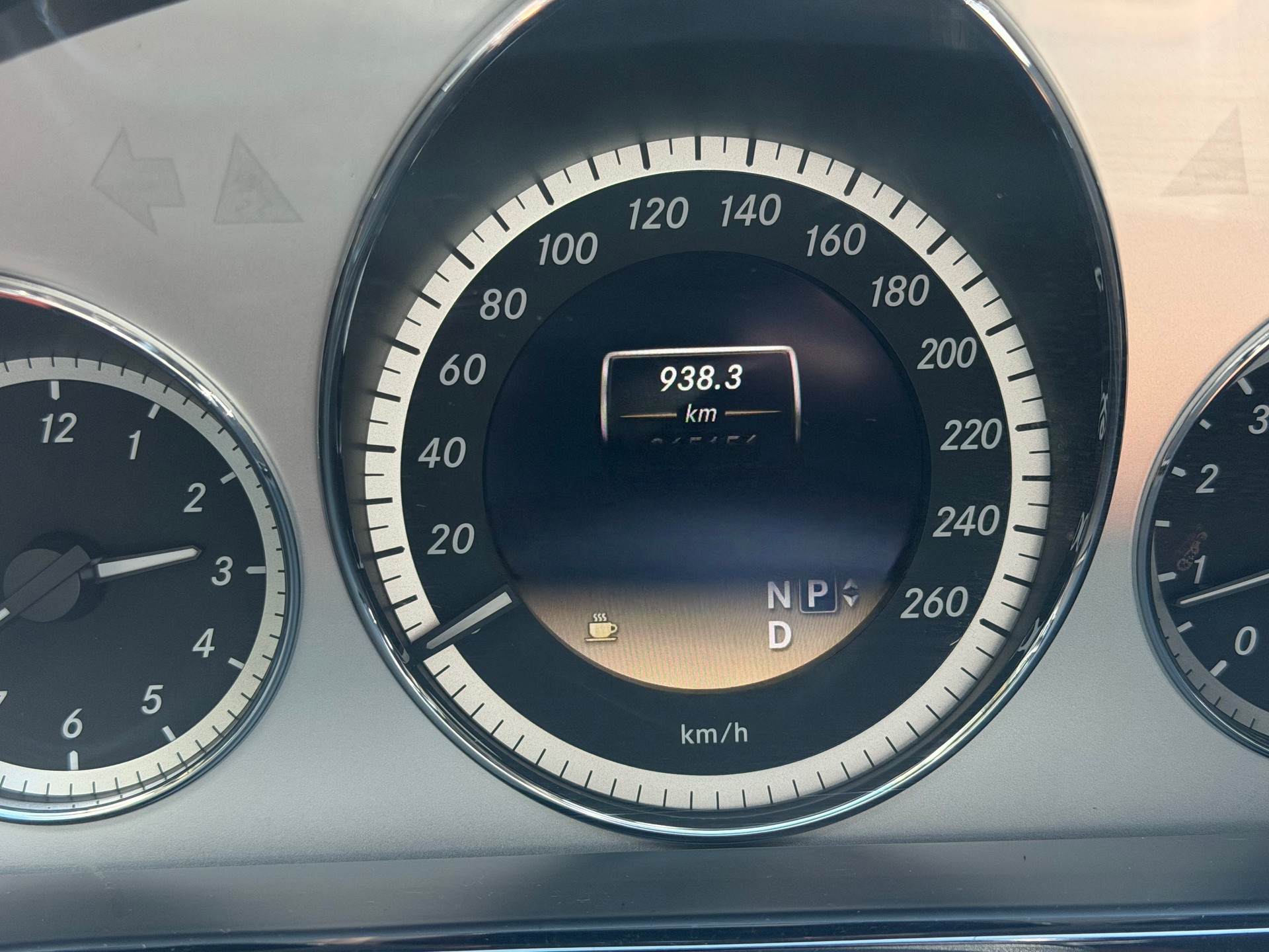 MERCEDES-BENZ E 200 CGI BlueEfficiency-image-12